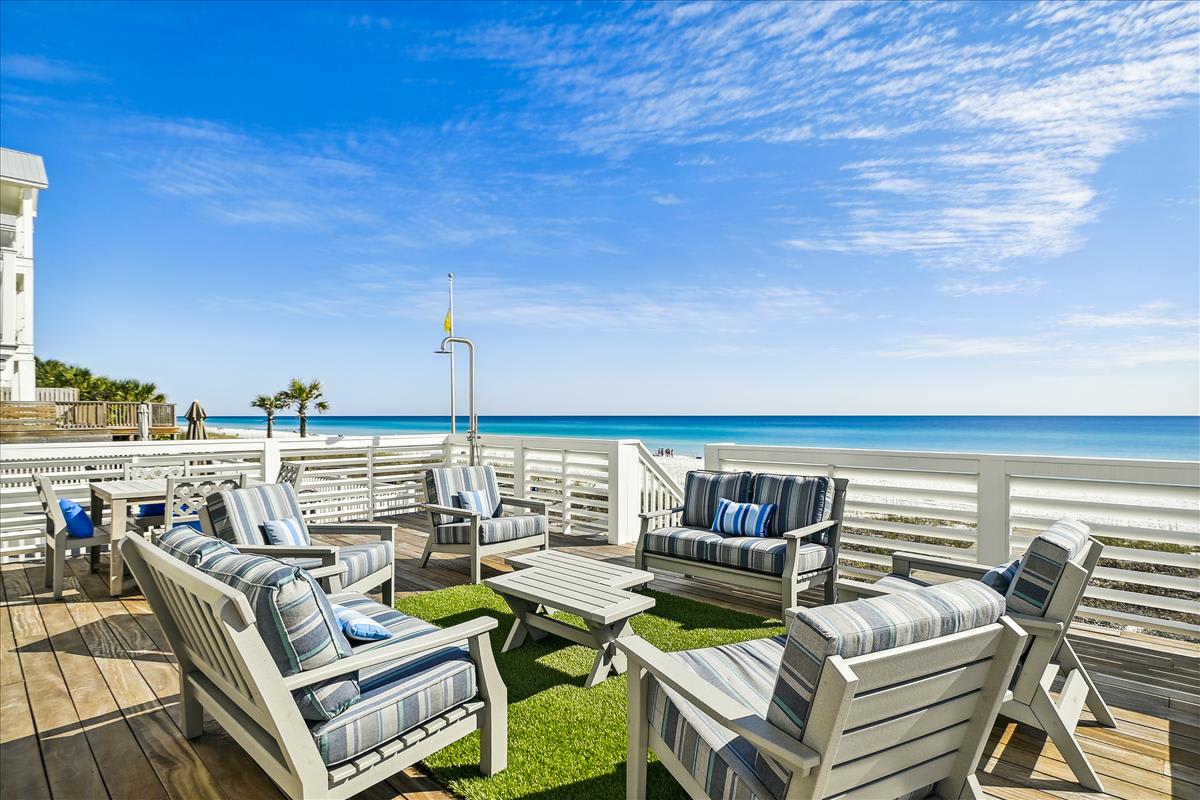 Plenty of Space to Hang with Family & Friends!