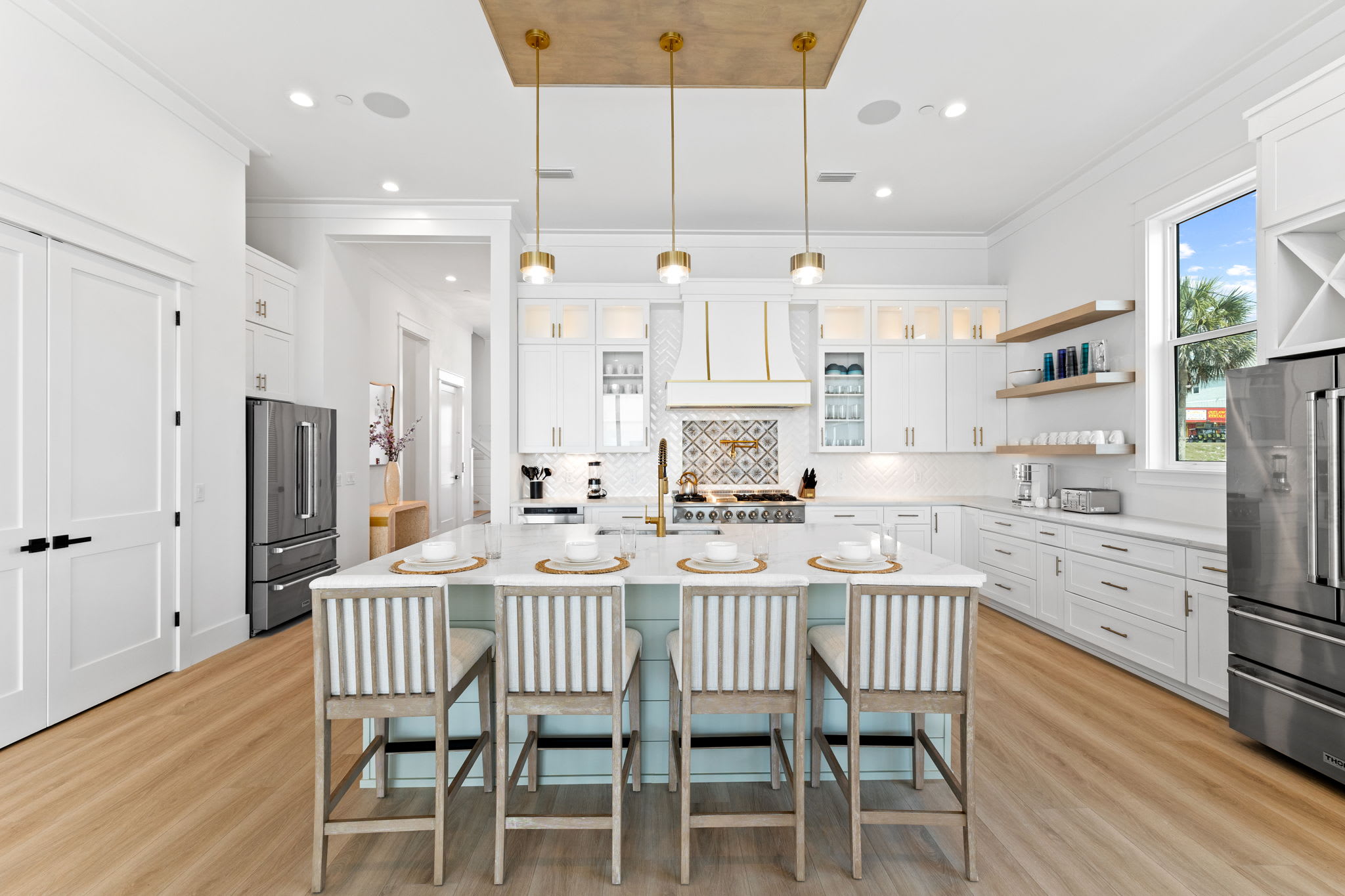 Expansive Chefs Kitchen!