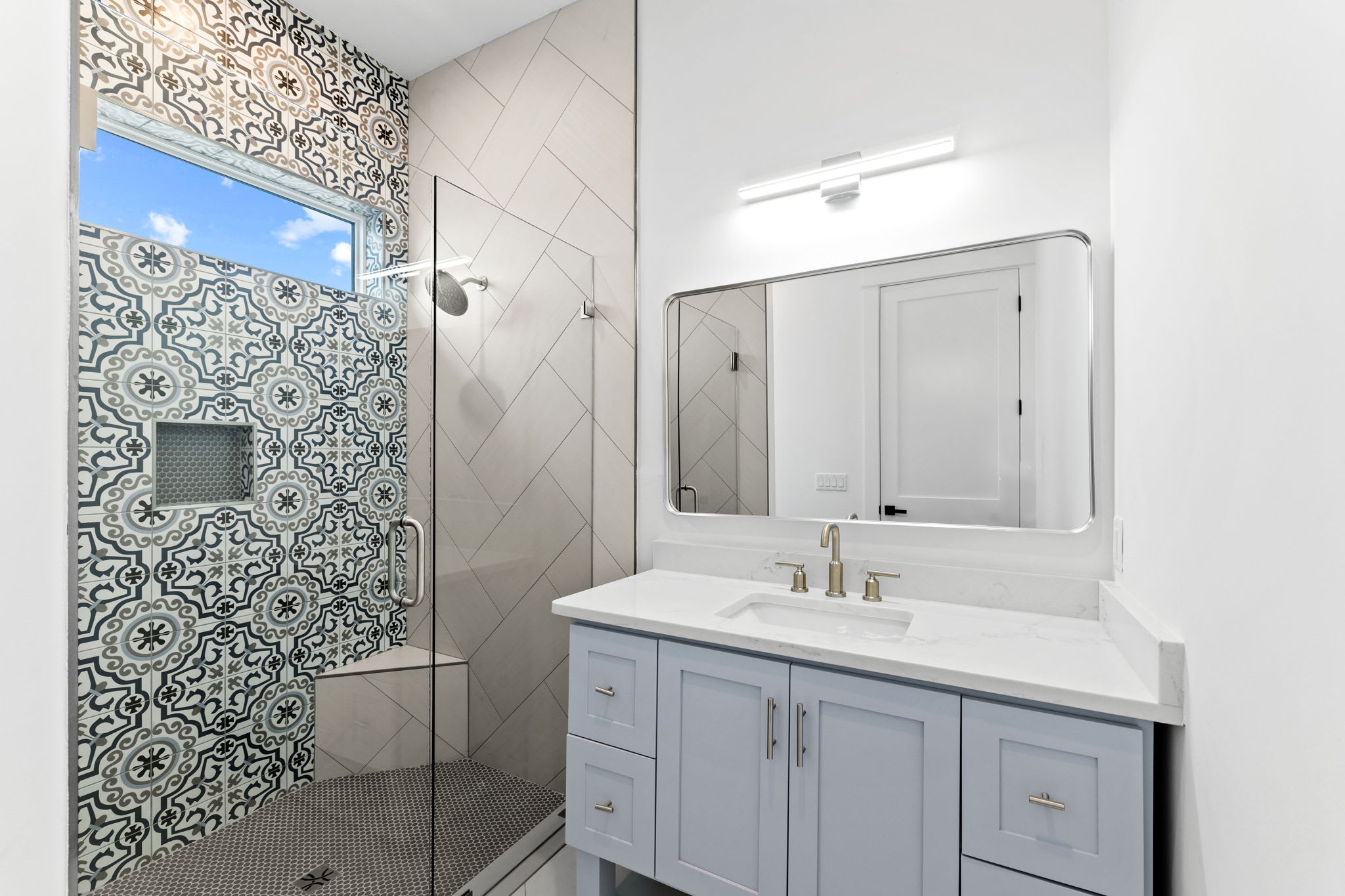 2nd Floor - Gulf Front Guest En Suite