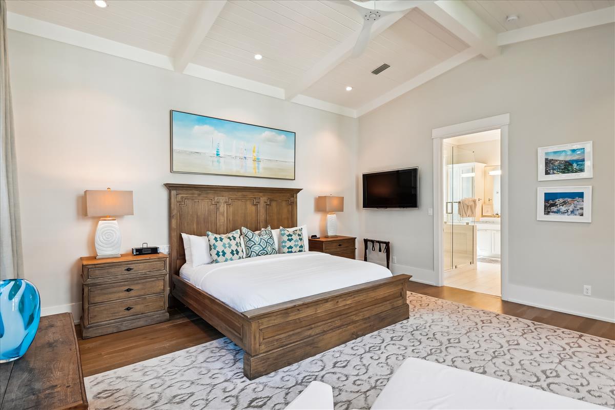 1st Floor - Primary King Suite