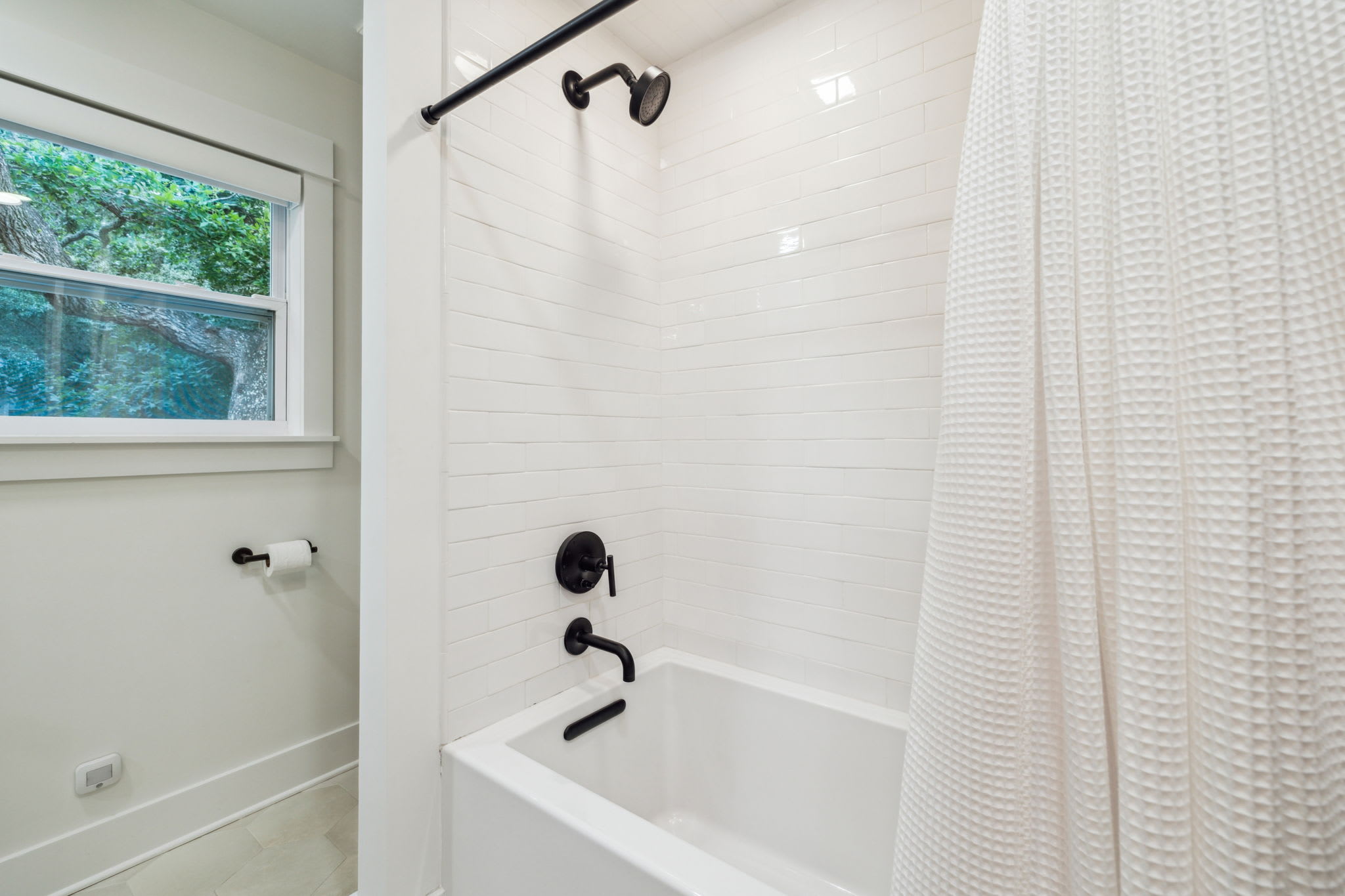 Primary King En-Suite - Shower/Tub Combo