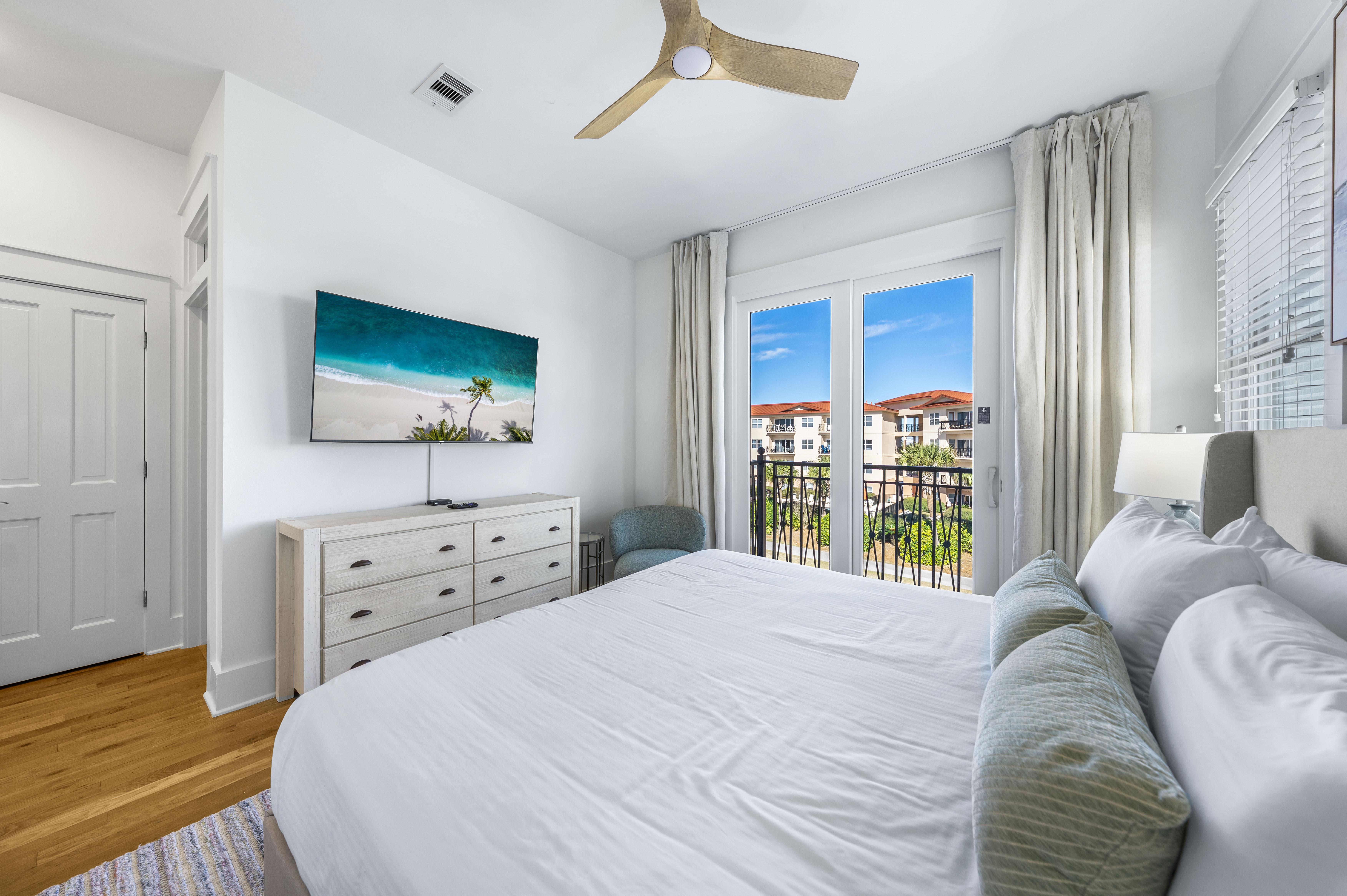 Third Floor King ensuite Bedroom (North Side) With a 55' Smart TV