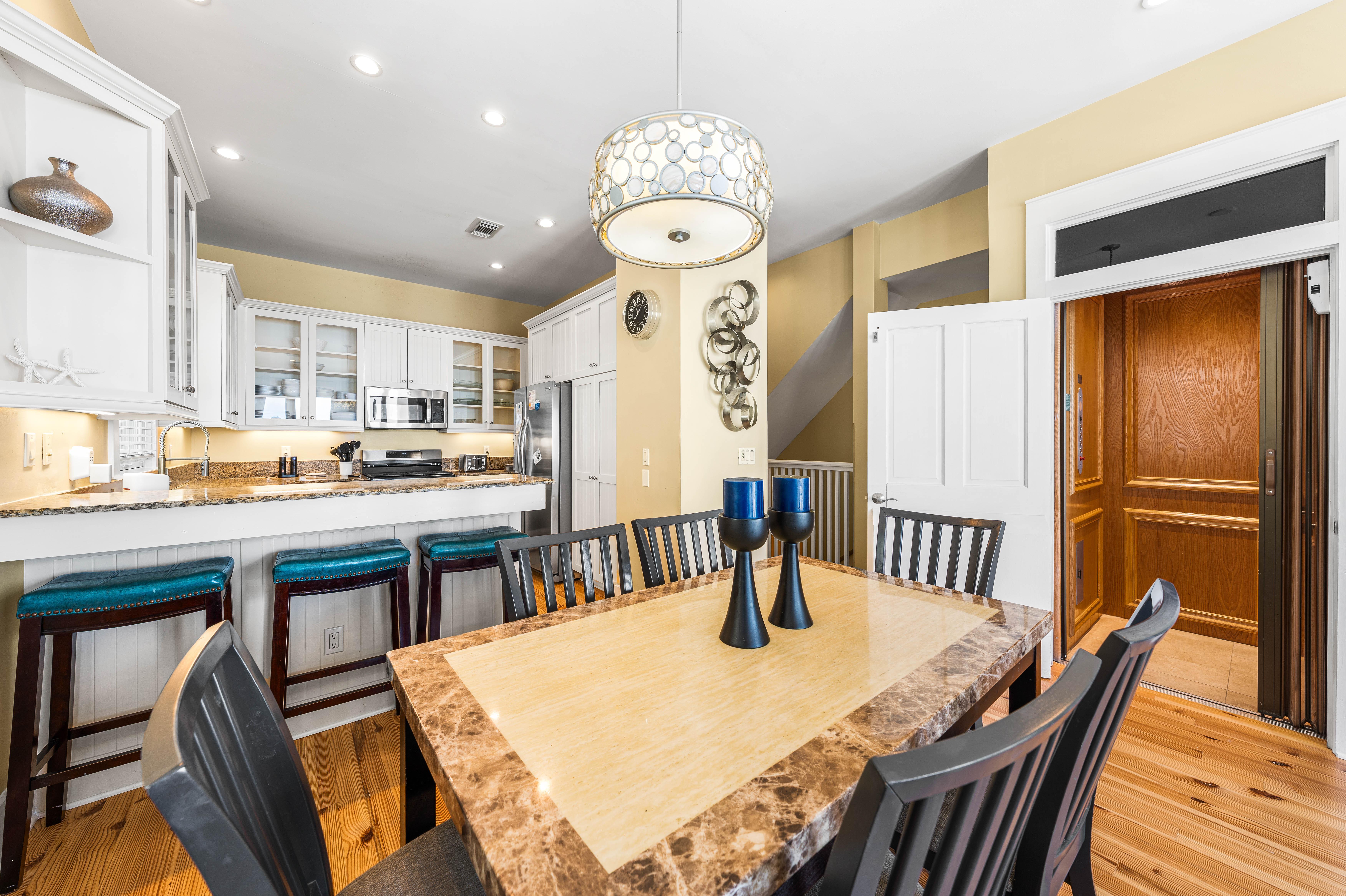 Gulf Front Dining for 6 plus 3 Bar Stool seats.