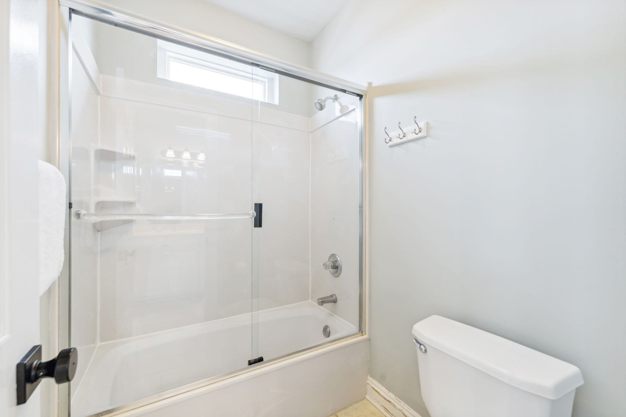 3rd Floor - Shared Guest Bathroom