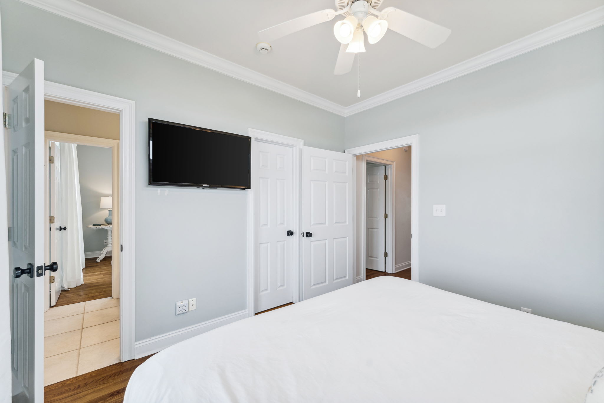 3rd Floor - Guest Suite - King Size Bed