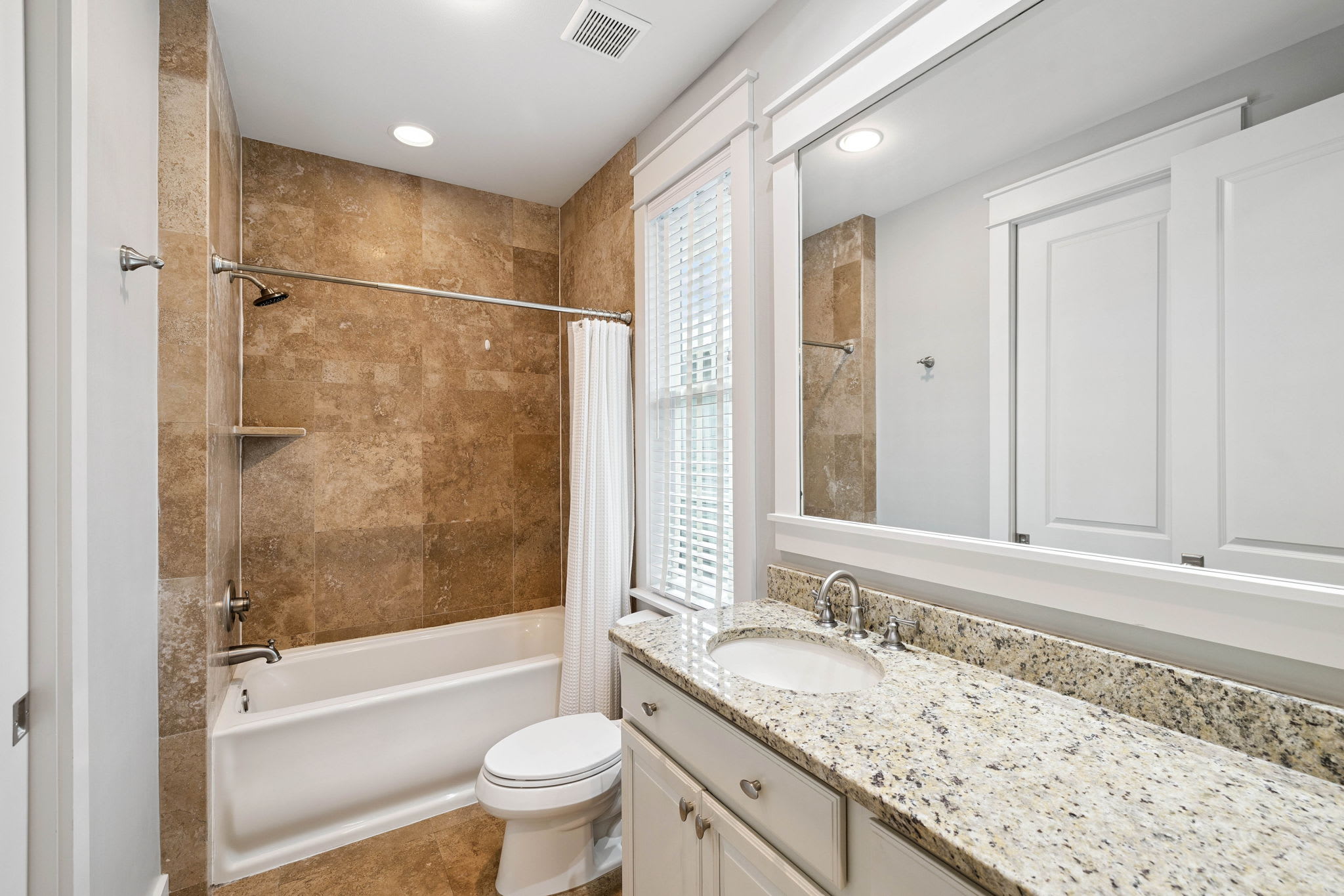 Primary King En-Suite - Single Vanity & Shower/Tub Combo