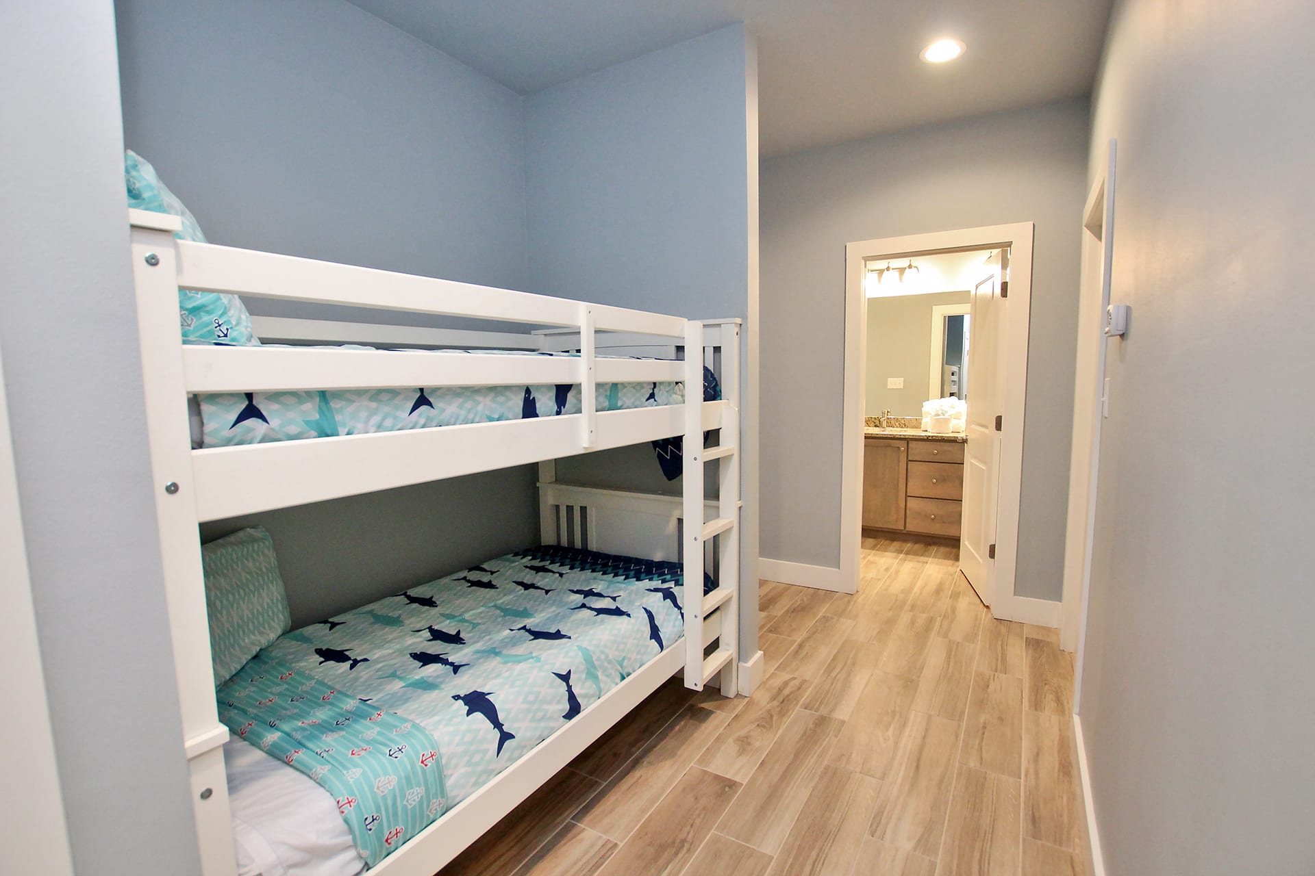 8 - Hallway Bunks (2)