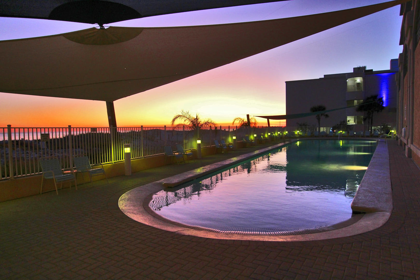 1 - Outdoor Pool with Sun Shade (5)