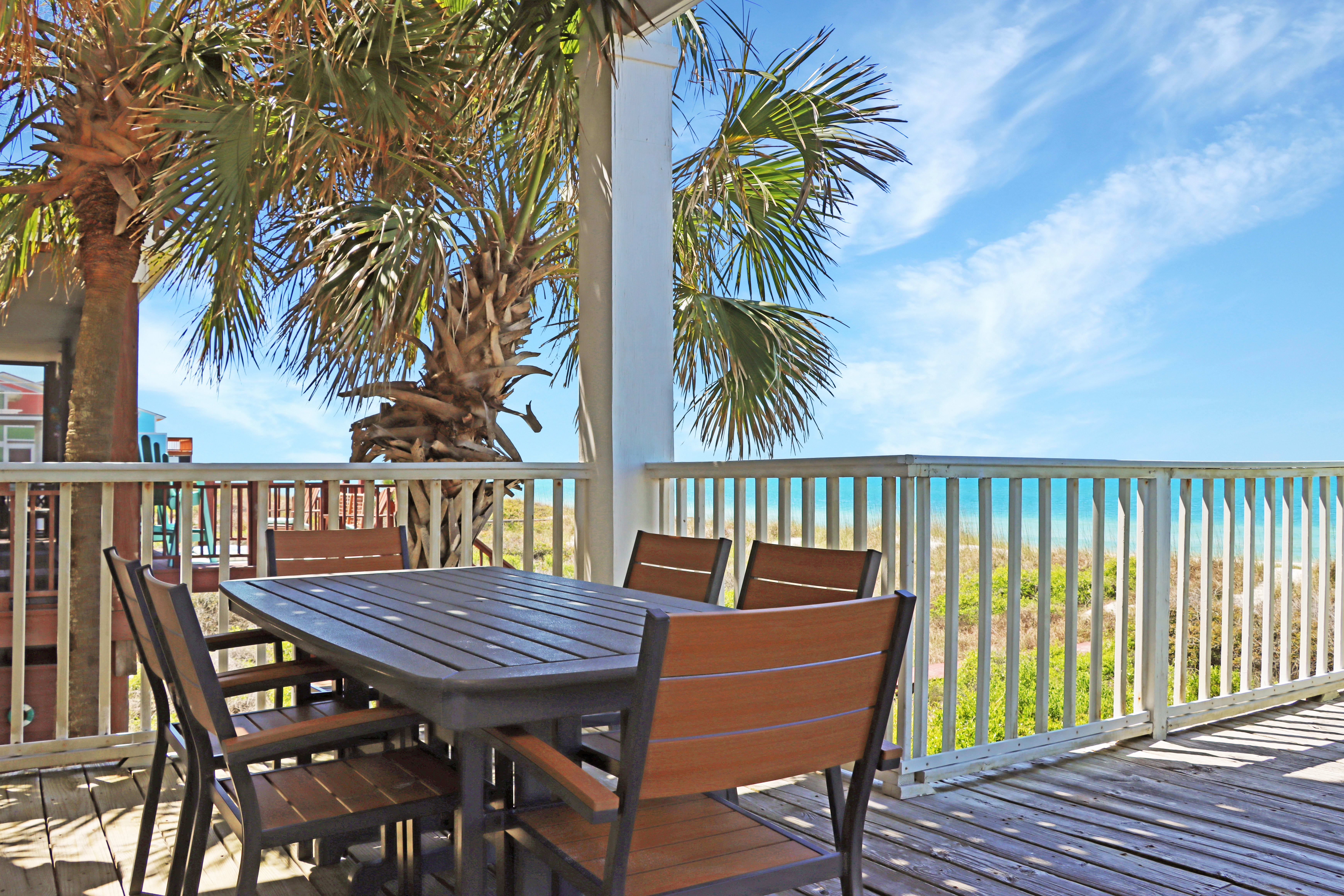 Outdoor Dining on Main Level Deck