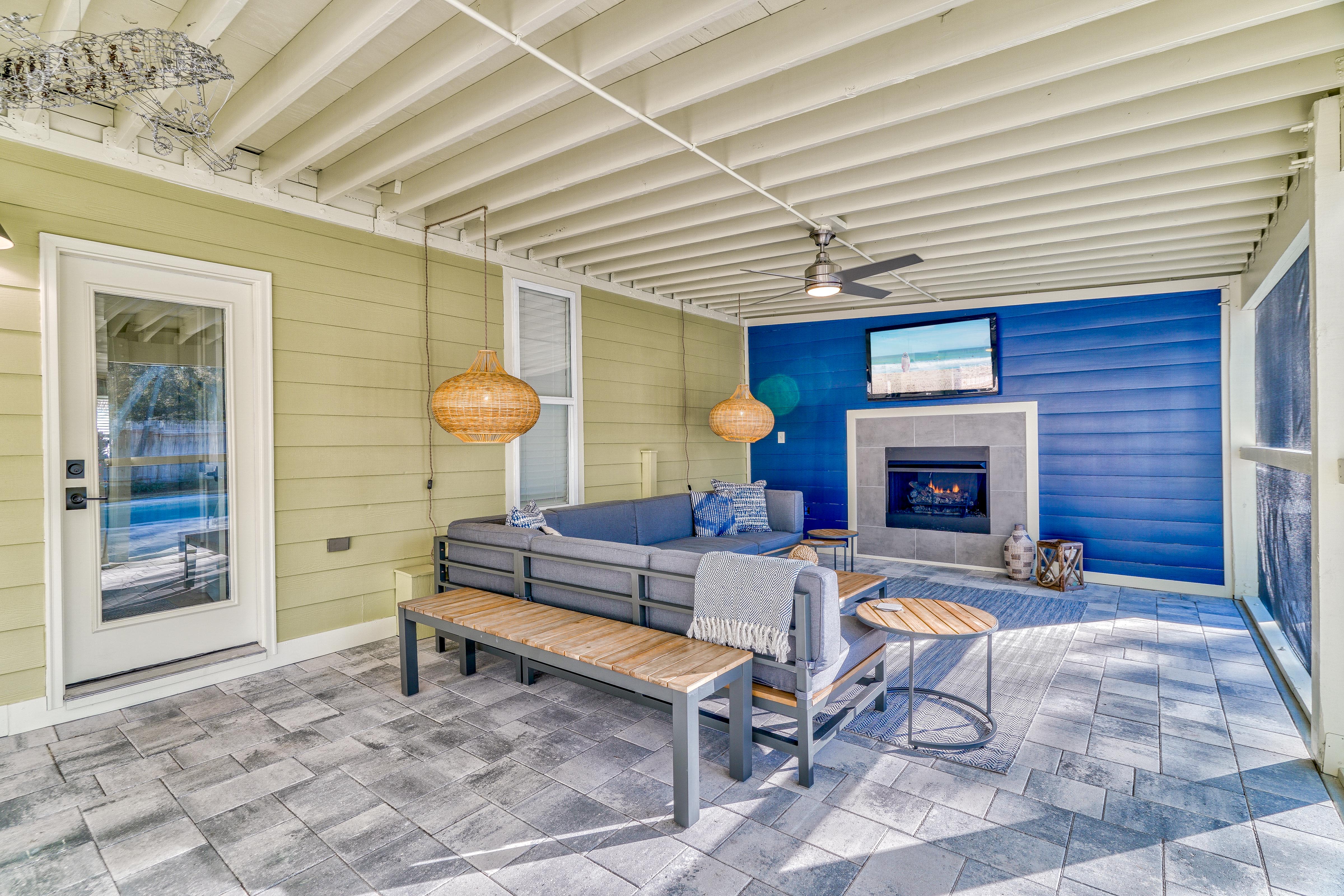 Spacious Screened-in Patio - Fitted with a Gas Fireplace