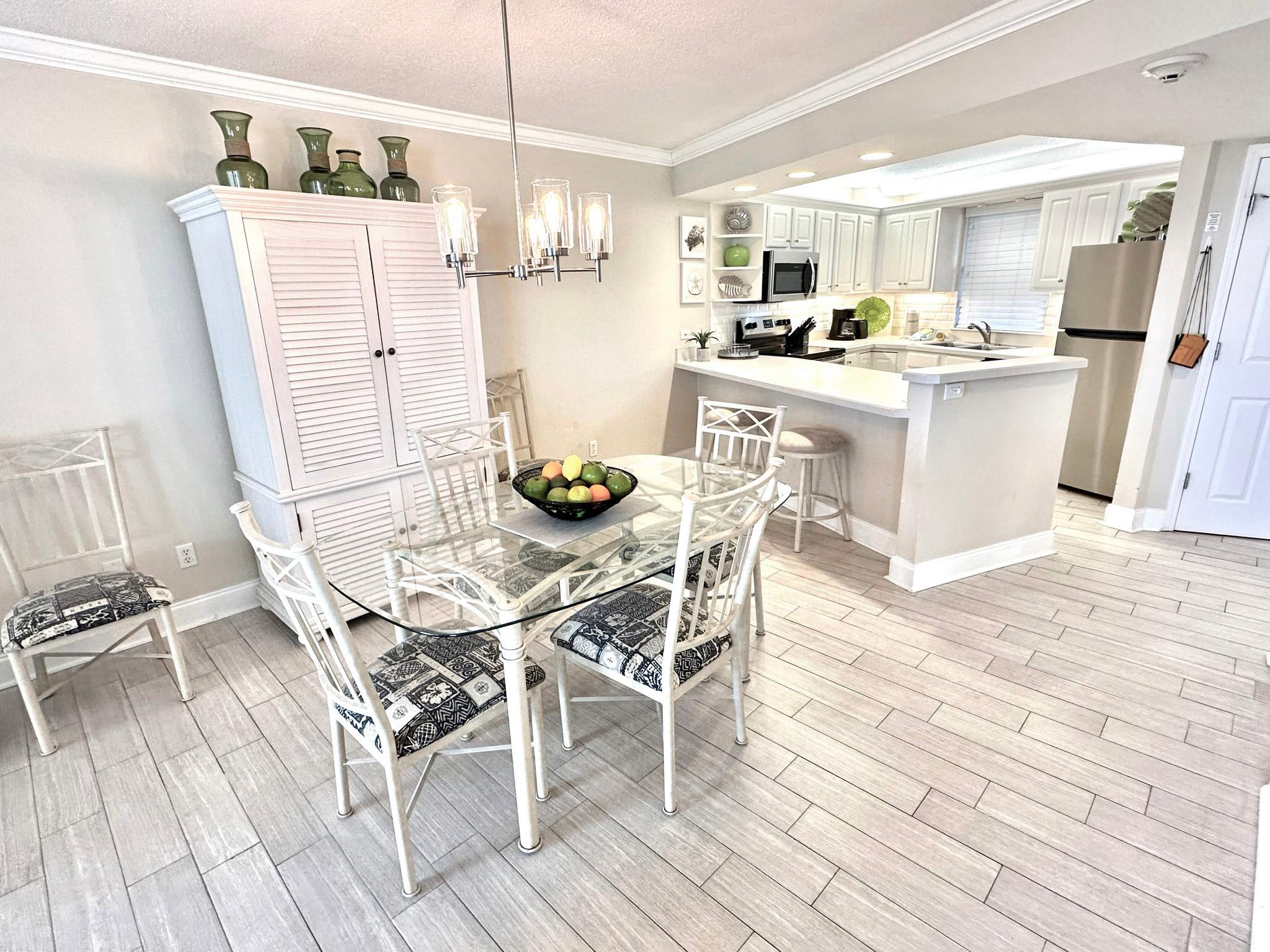 Dining room seating for 4