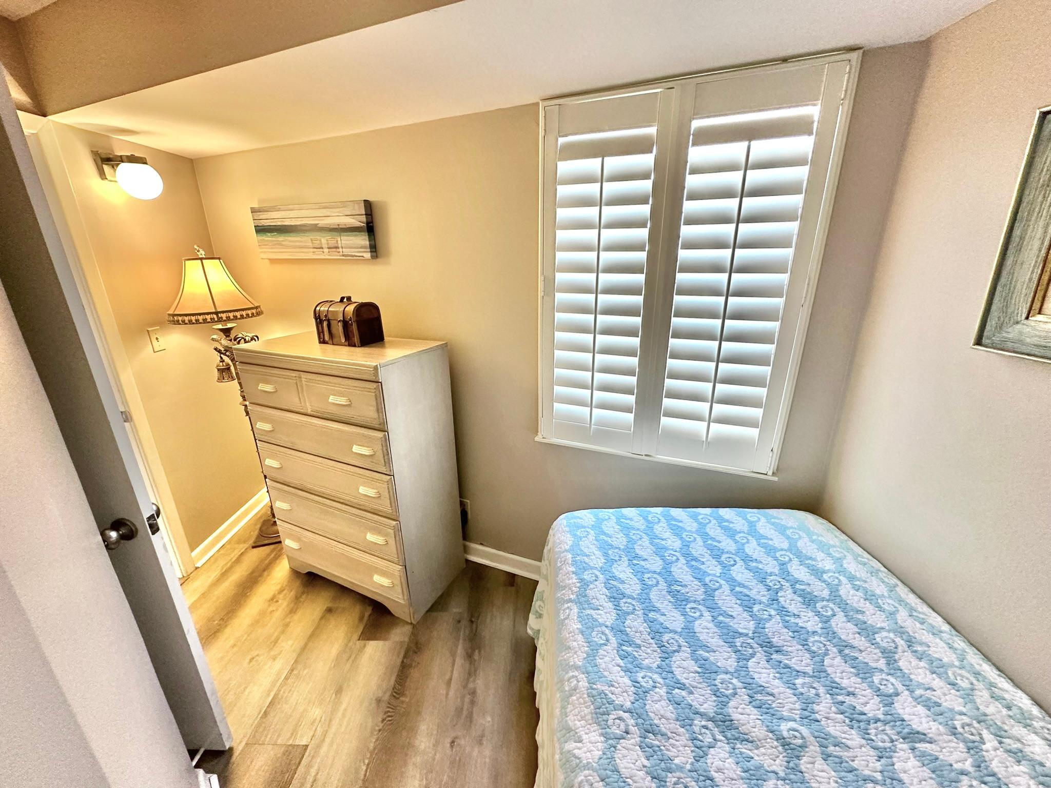 Small twin bedroom