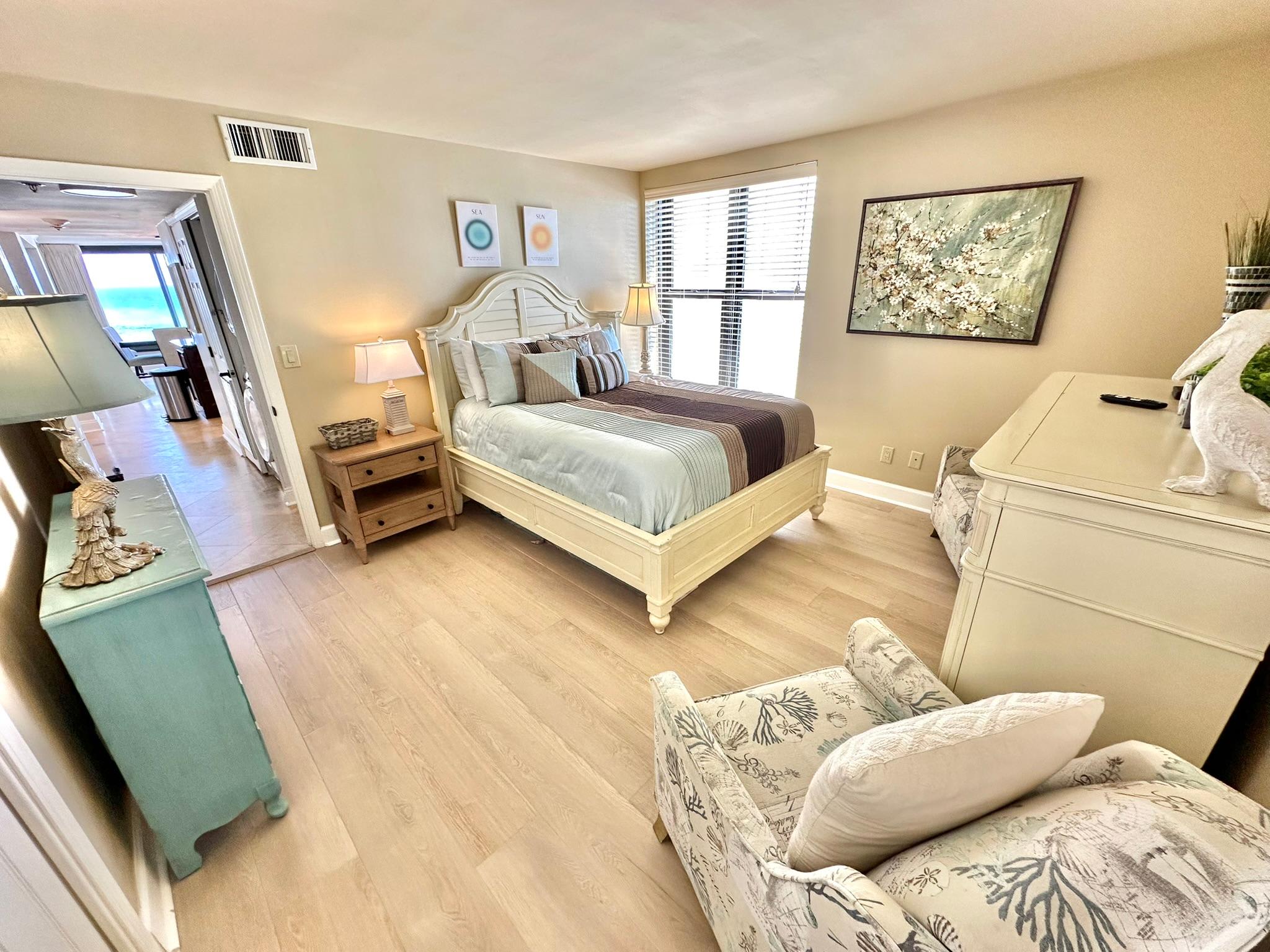 Guest Bedroom - Queen