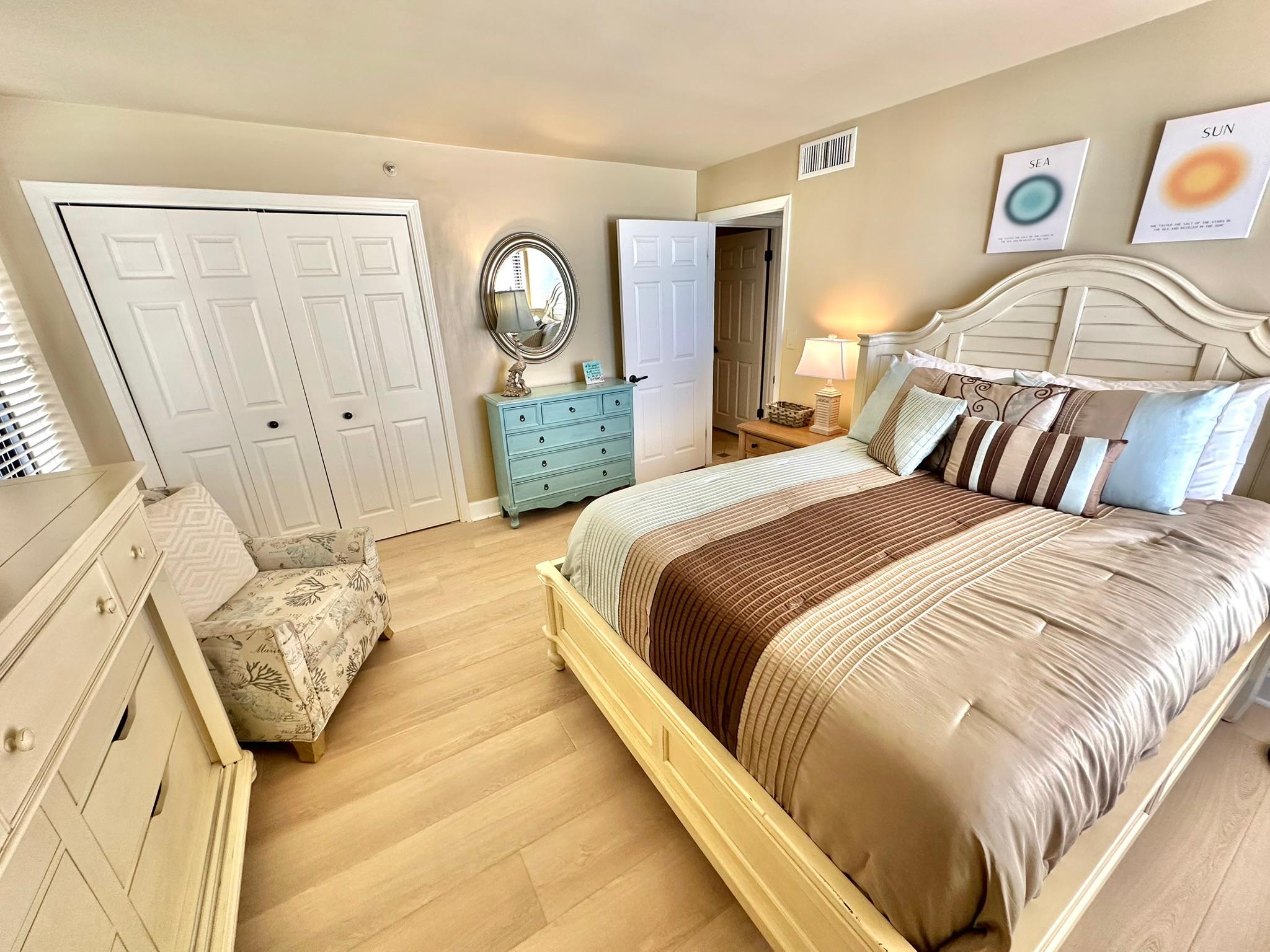 Guest Bedroom - Queen