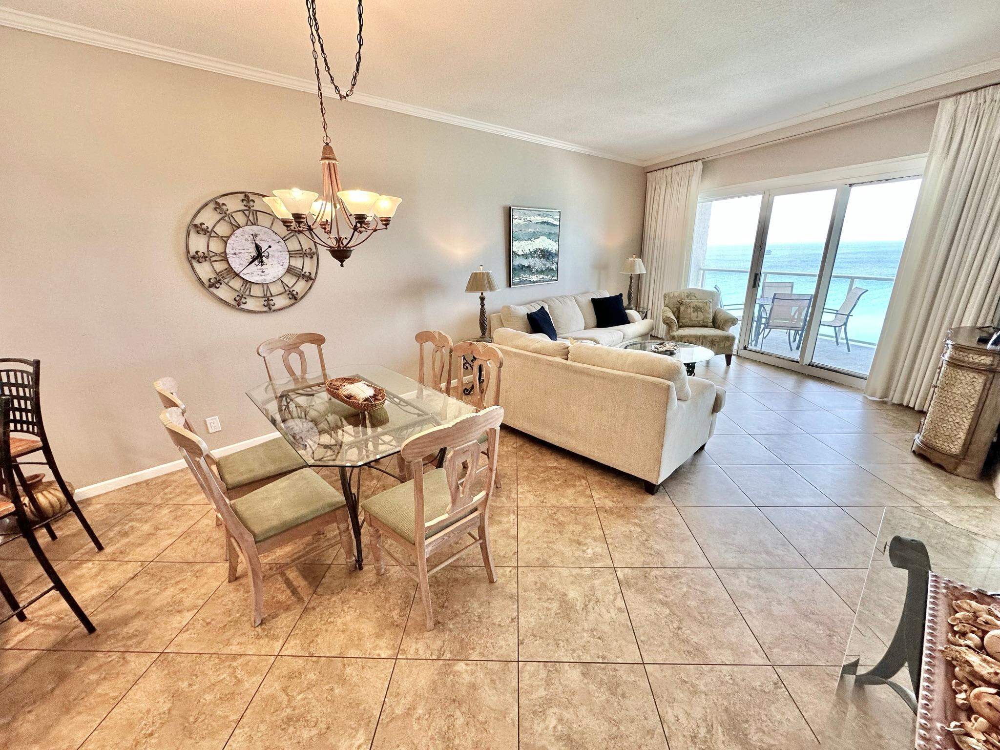 Dining area seating for 6