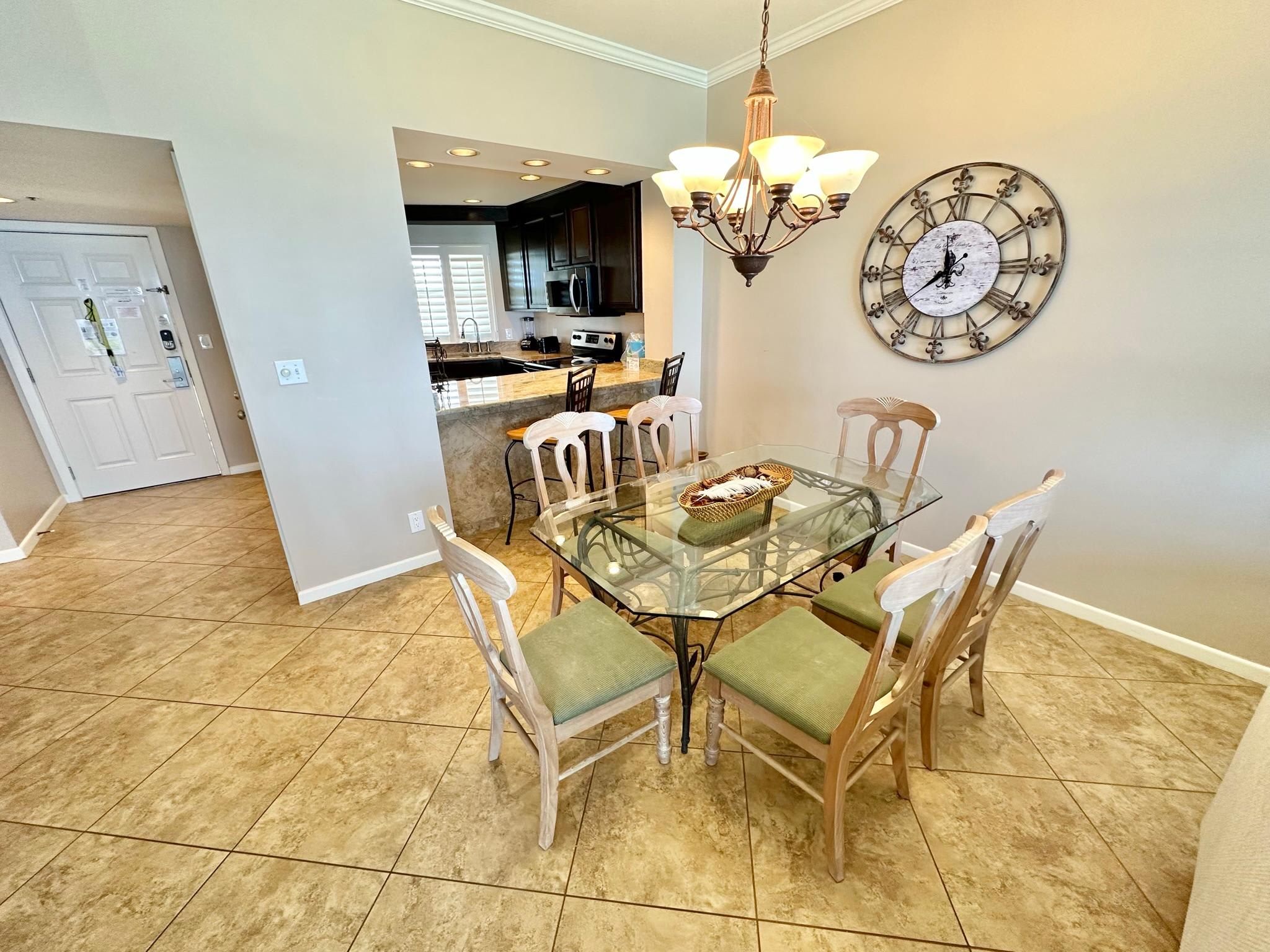 Dining area seating for 6