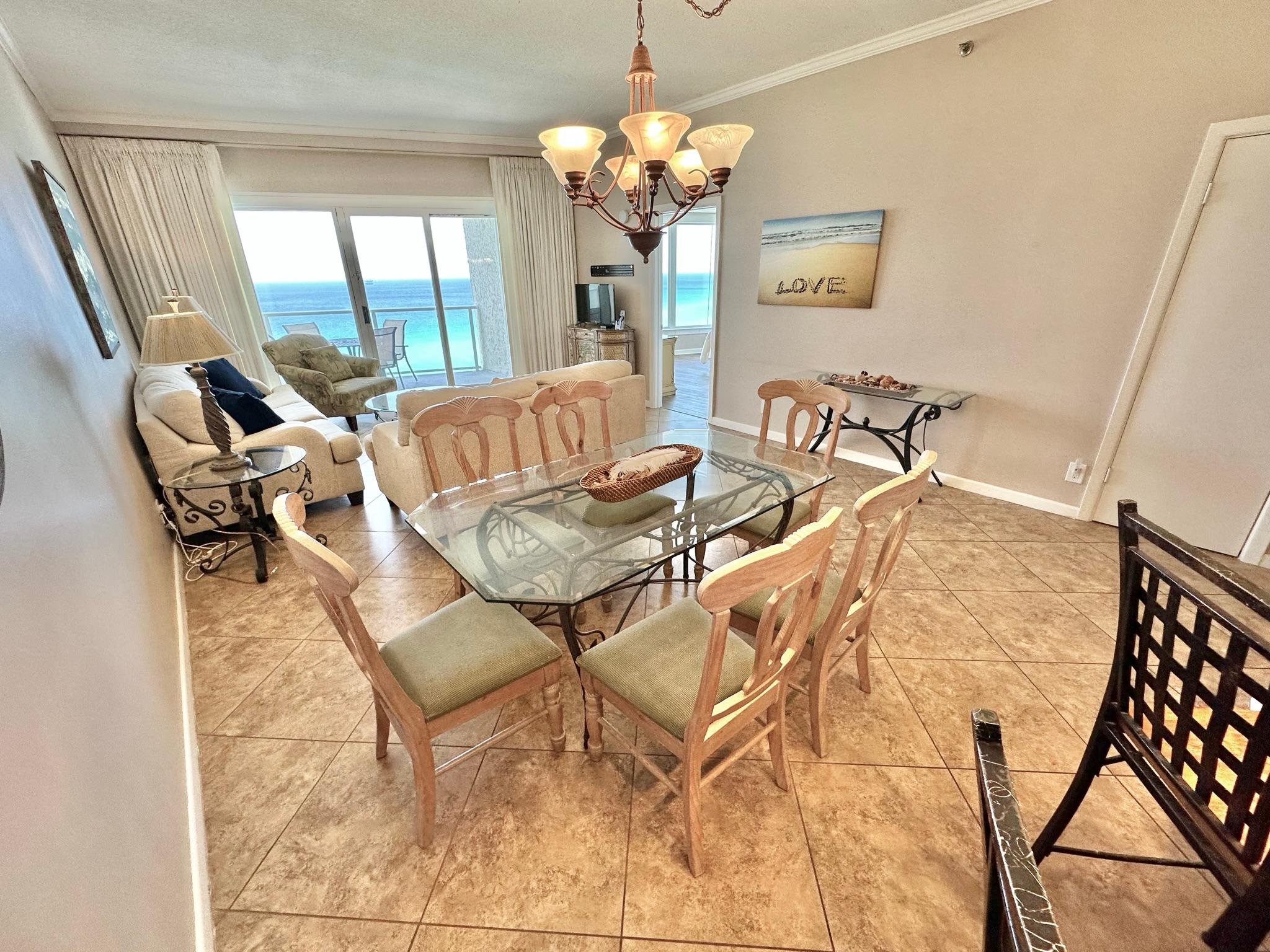 Dining area seating for 6