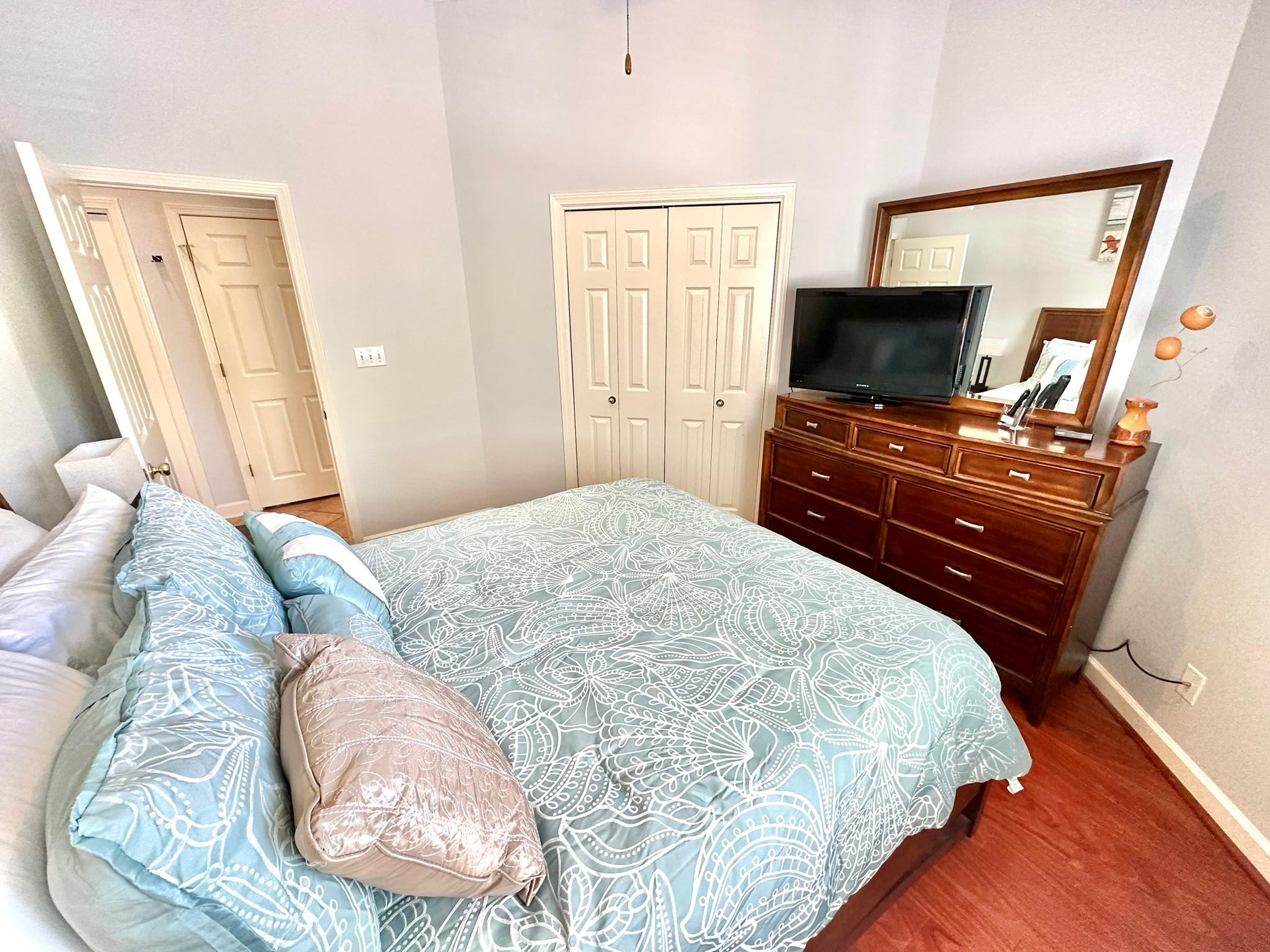 Guest Bedroom - Queen