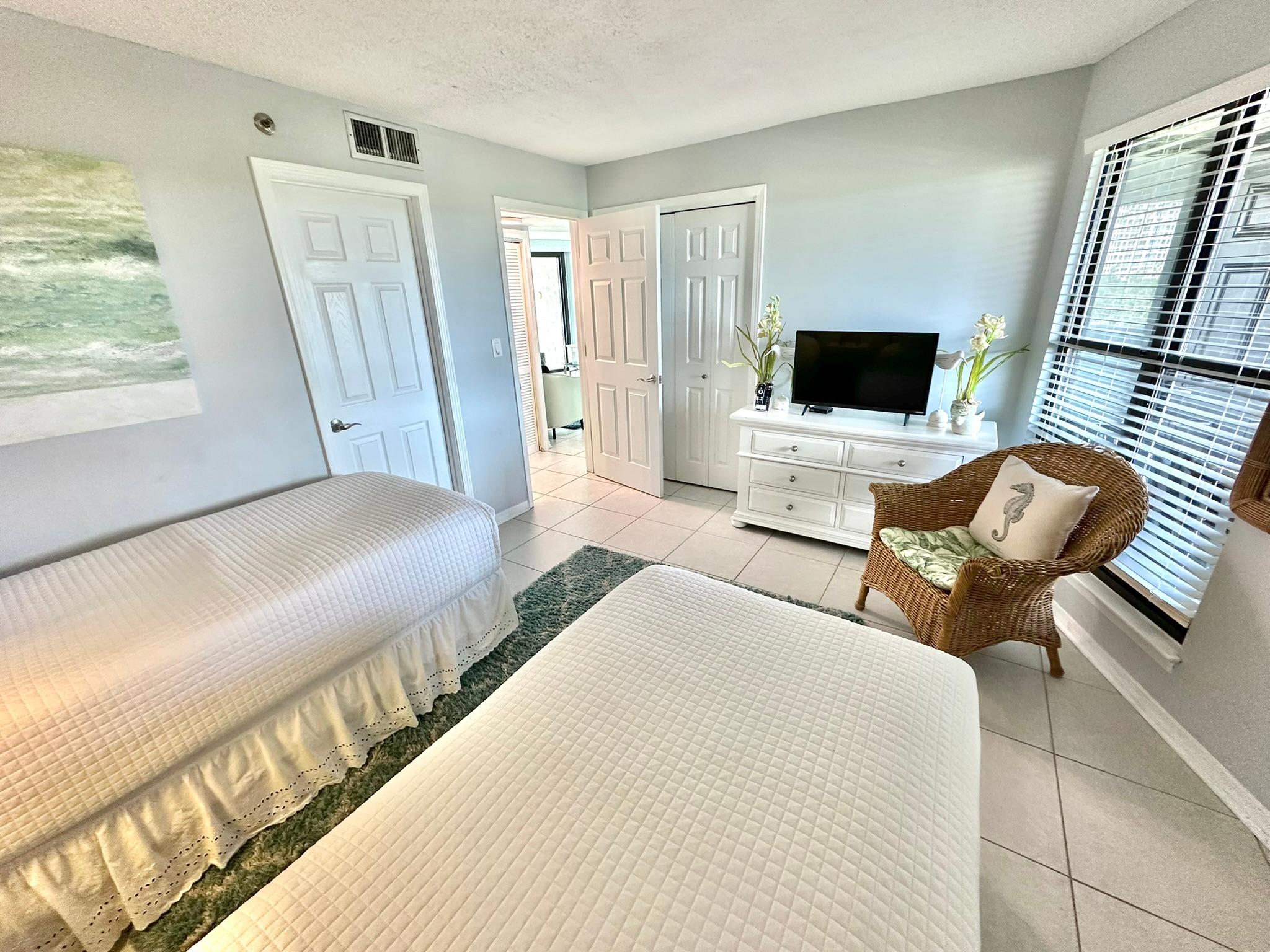 Guest Bedroom - Twins