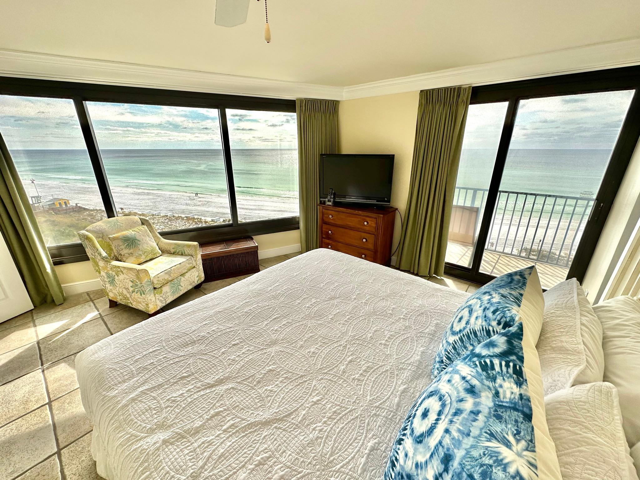 Master suite overlooking the ocean!
