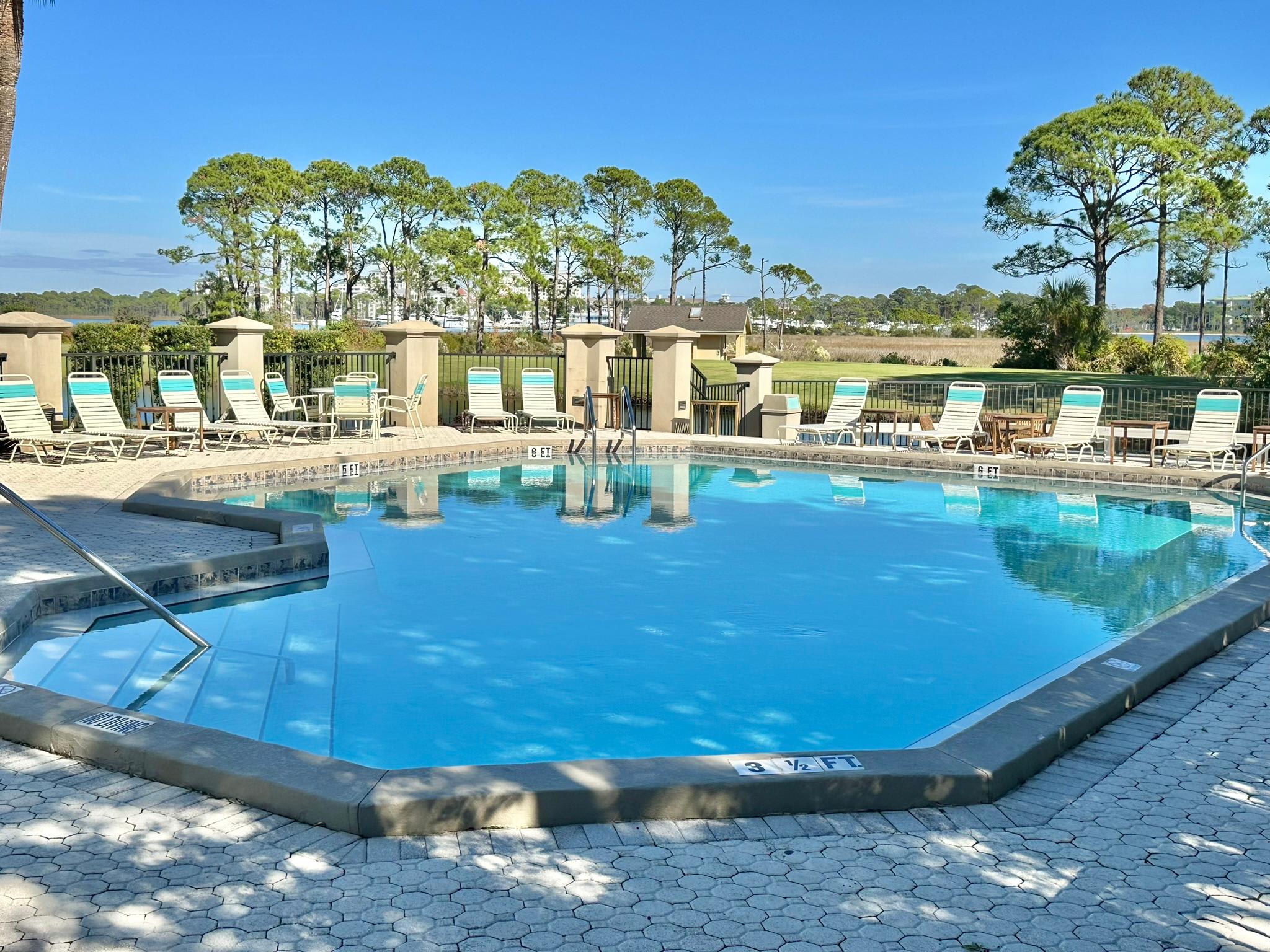 Harbour Point Community Pool