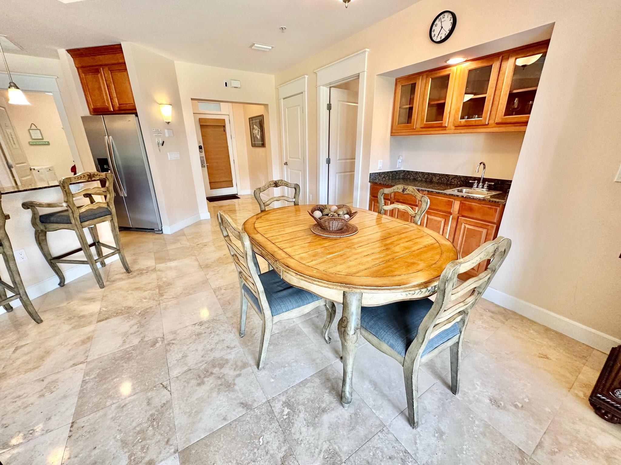 Dining room seating for 4