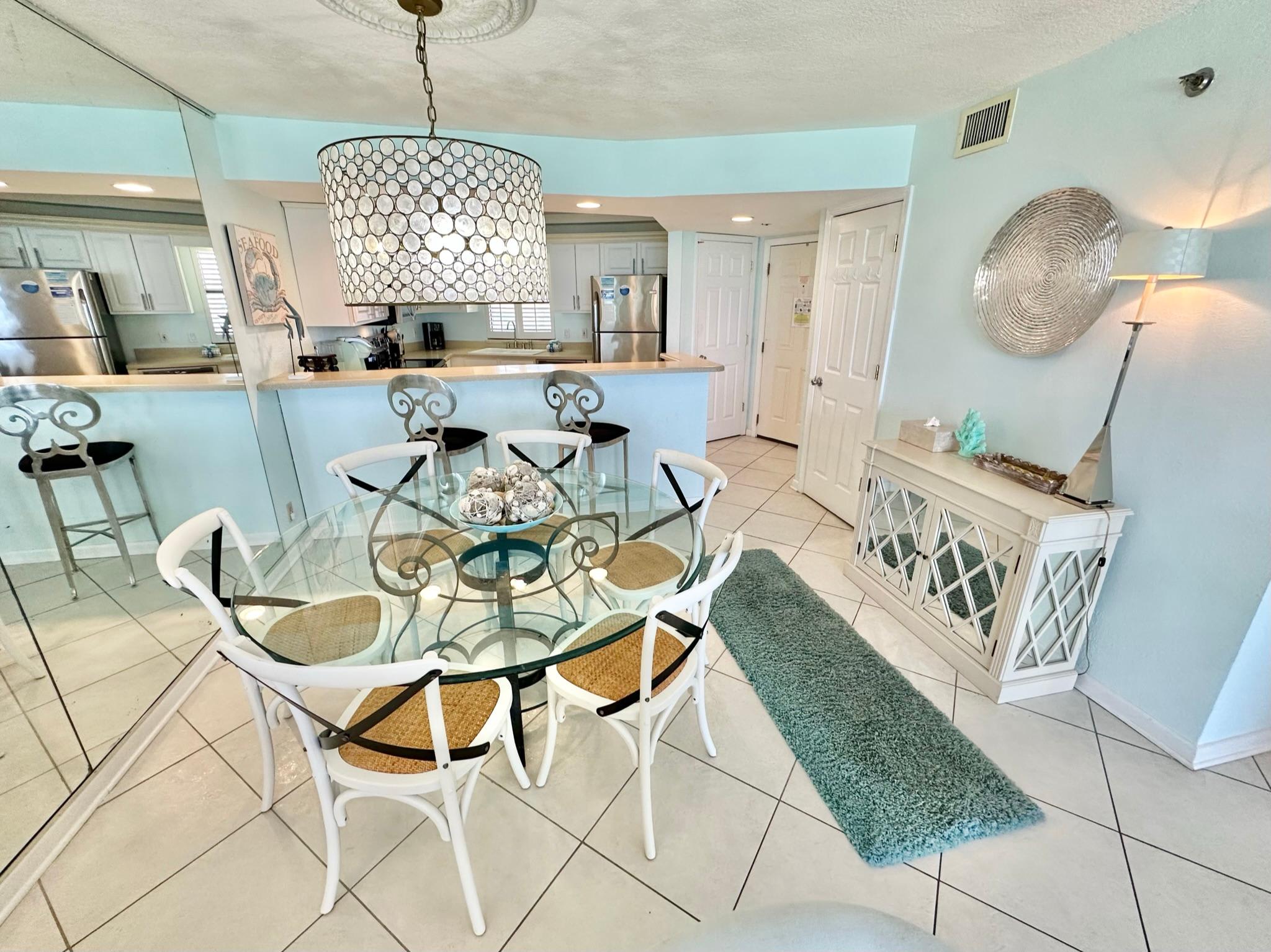 Dining area seating for 6