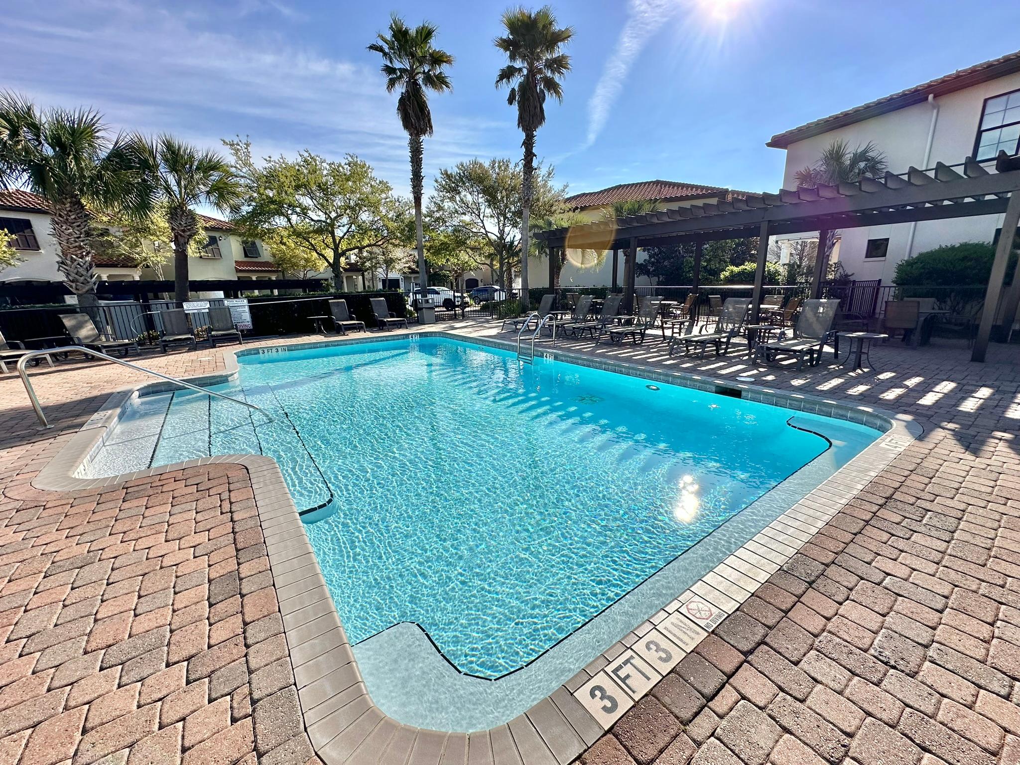 Villa Lago Community Pool