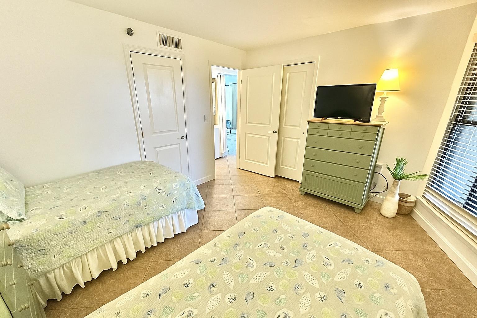 Guest Bedroom - Twins