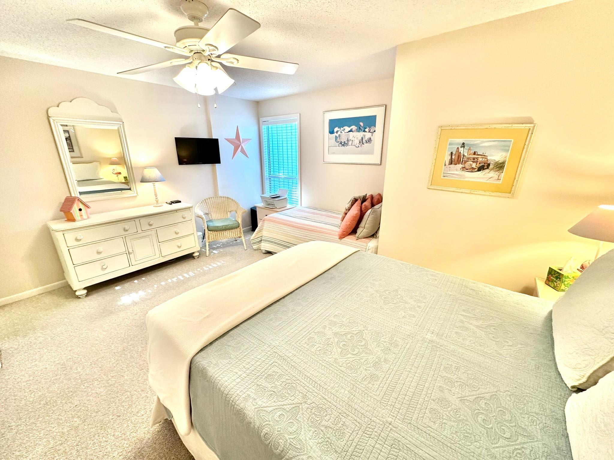 Guest Bedroom - Queen & Twin