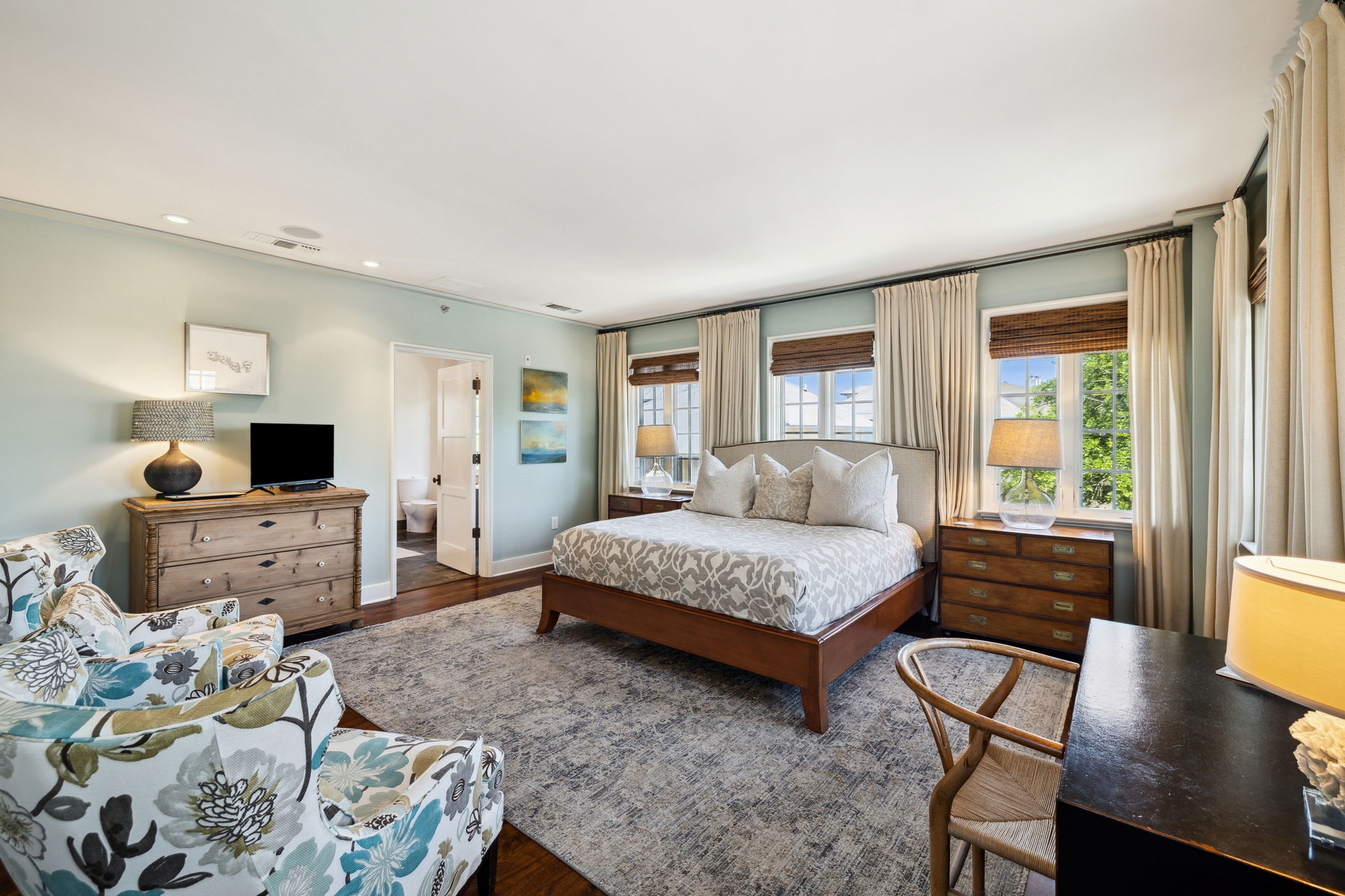 Spacious Primary King Suite