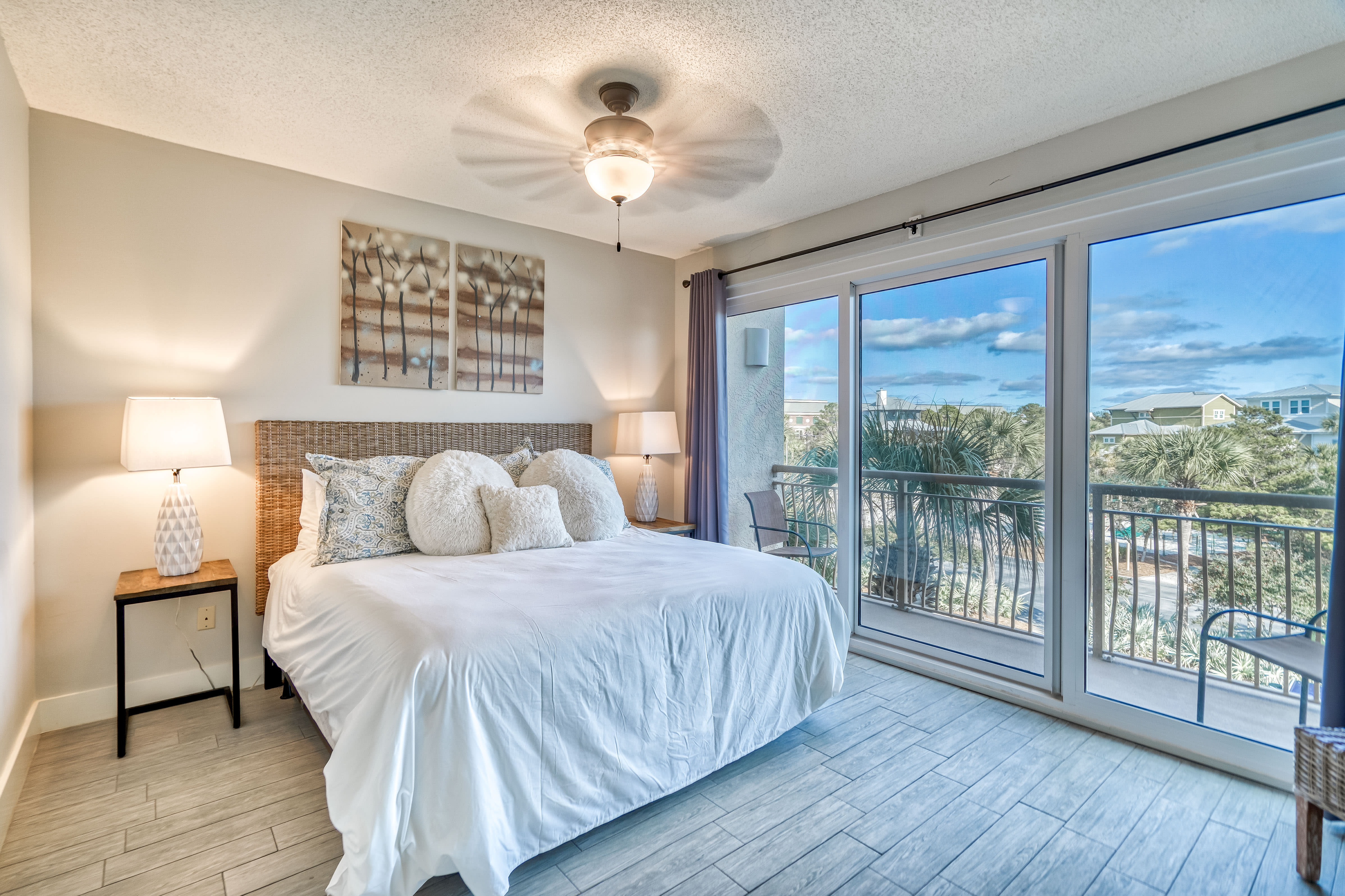 Guest Room - King Size Bed - Private Balcony