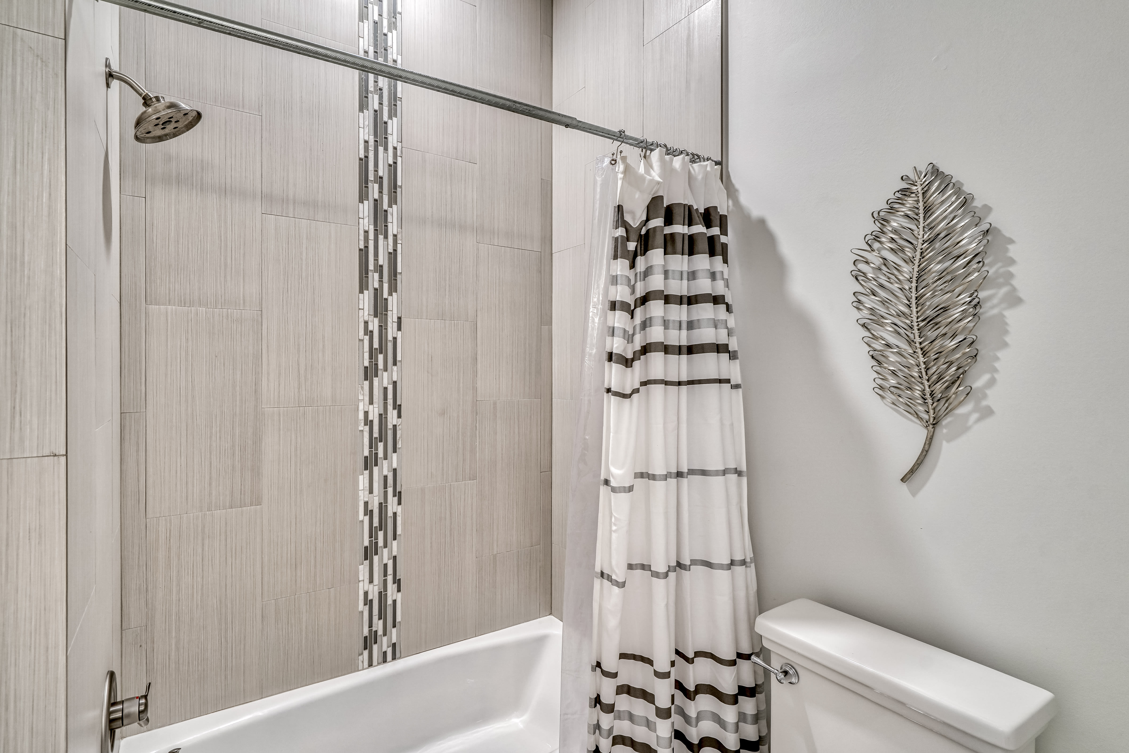3rd Floor Guest Bathroom - Featuring a Tub/Shower Combination