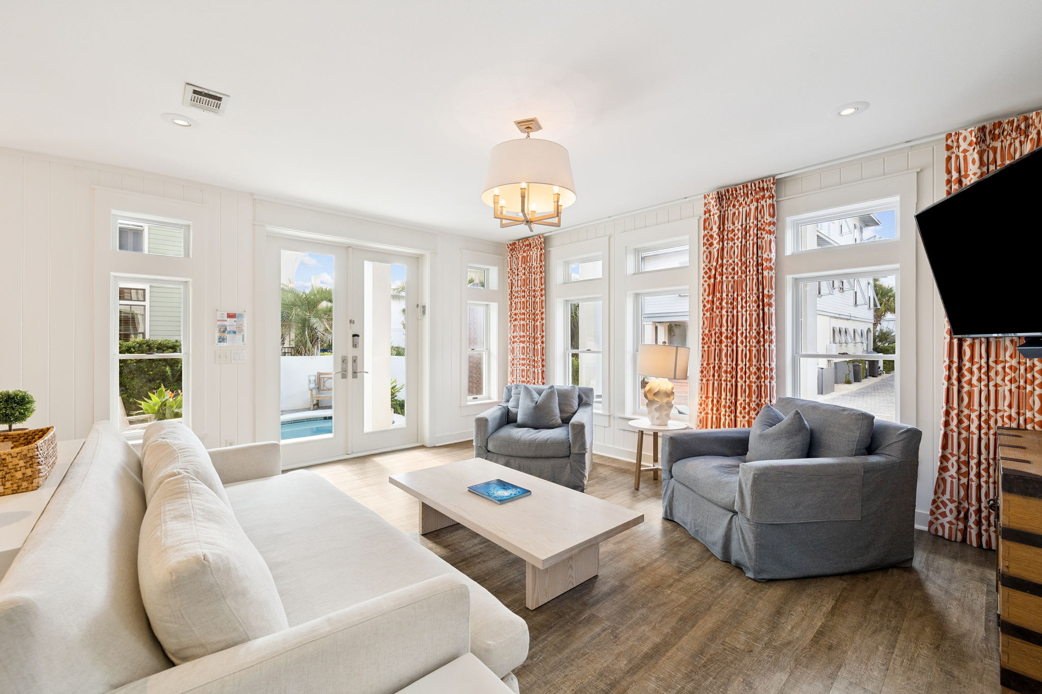 Cozy Living Area with Ample Seating