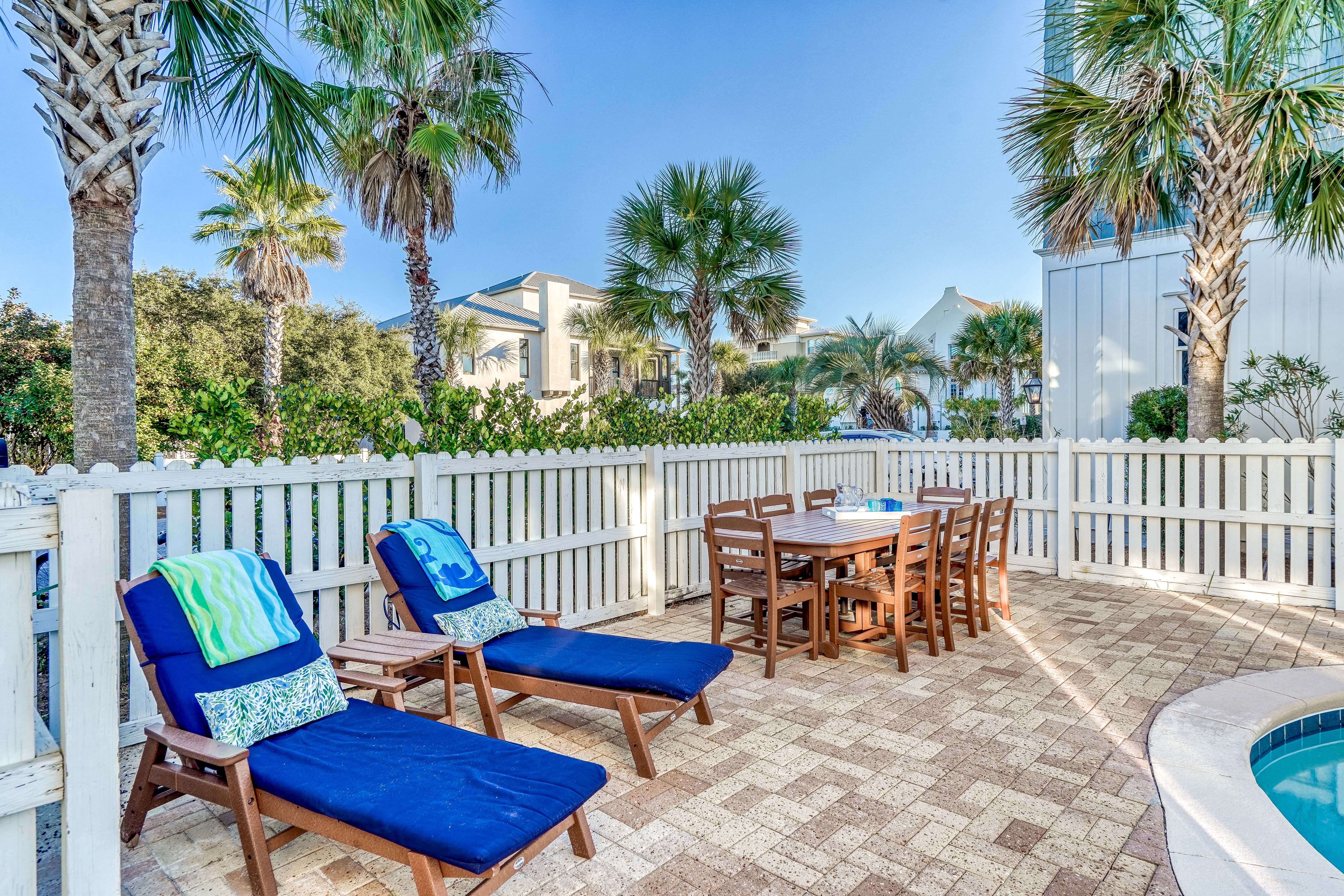 Pool Deck - Alternate View