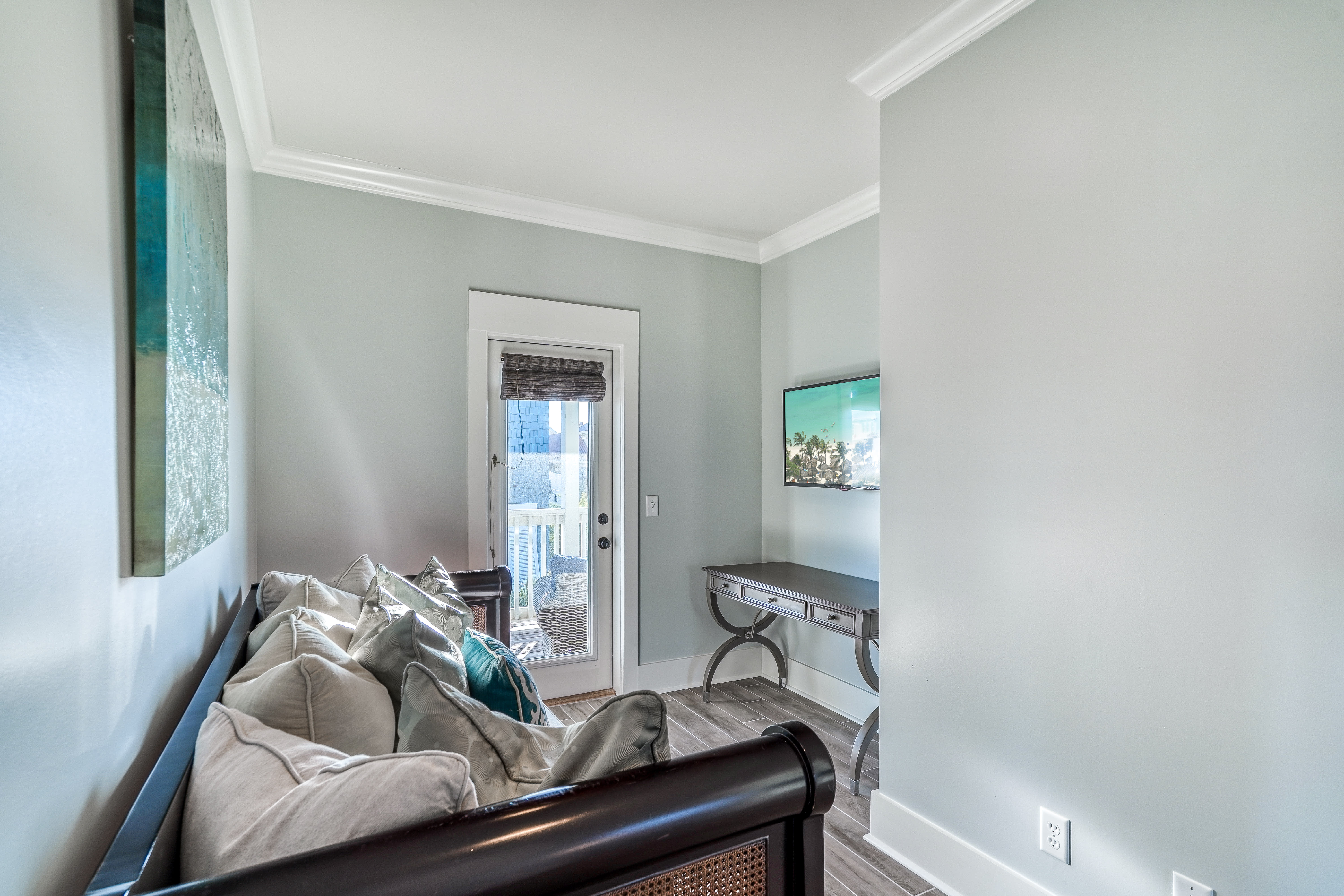 3rd Floor Loft - Furnished with Sofa & Flat Screen TV