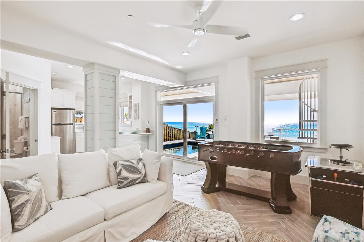 Open Concept Living on the 1st Floor!