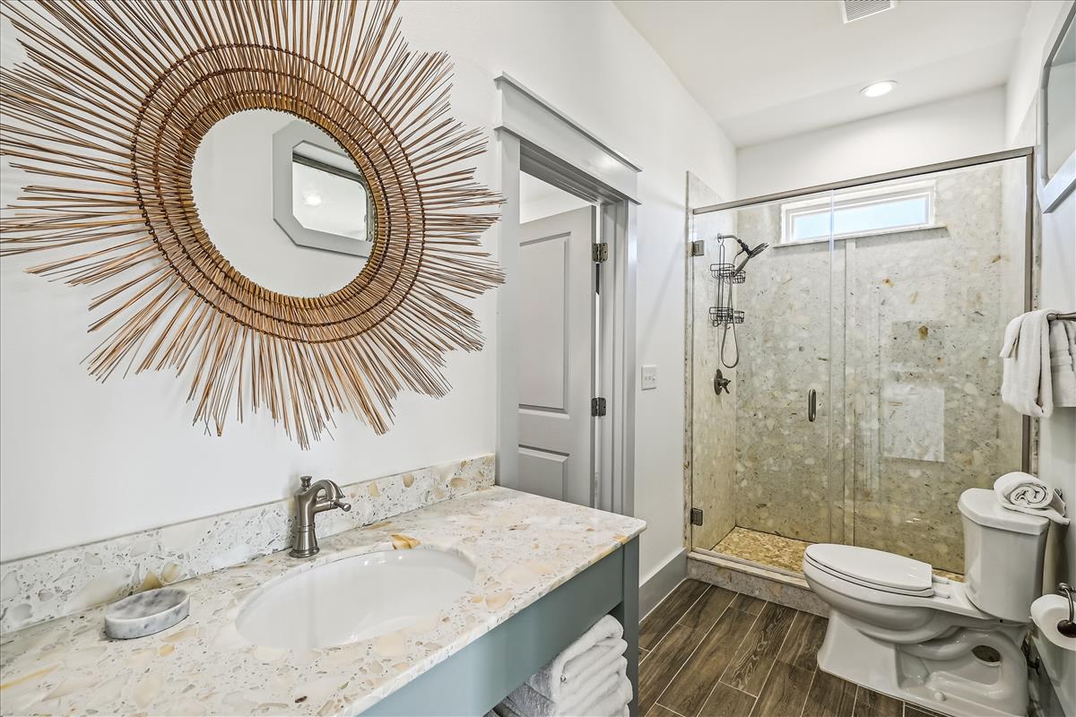 1st Floor - Shared Bathroom