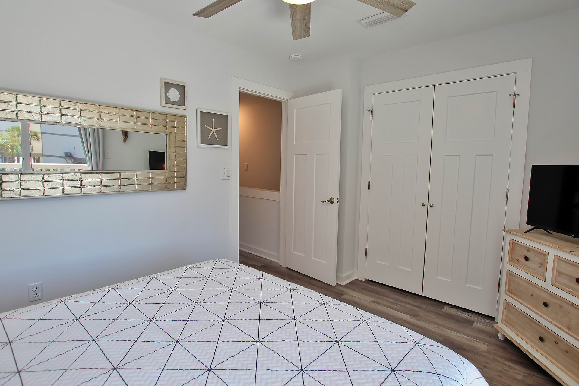 9 - Guest Bedroom (3)