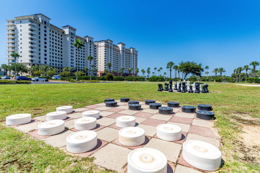 14 BC CLUB LAWN GIANT CHECKERS