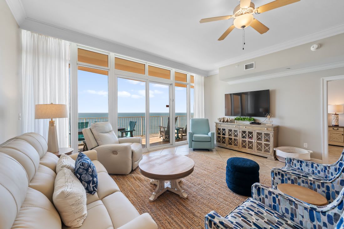 2 Phoenix OB 2004 Living Room