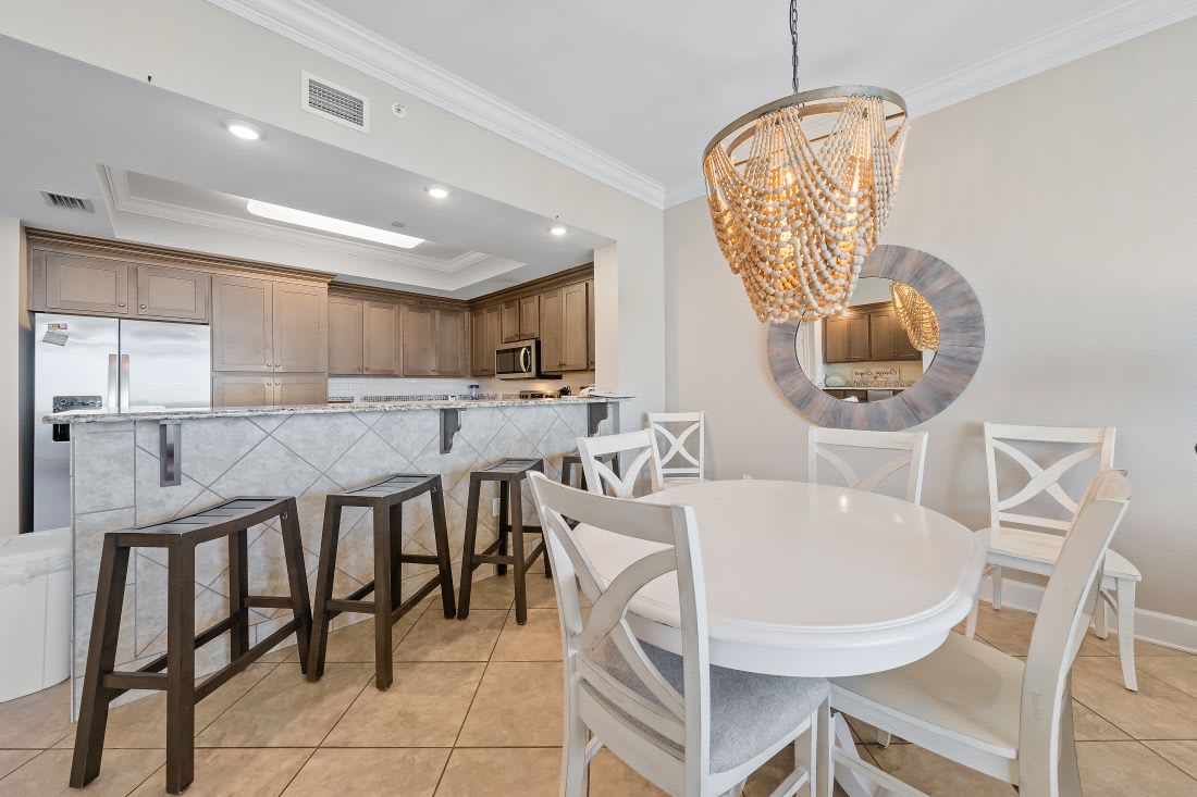 7 Phoenix OB 2004 Dining-Kitchen