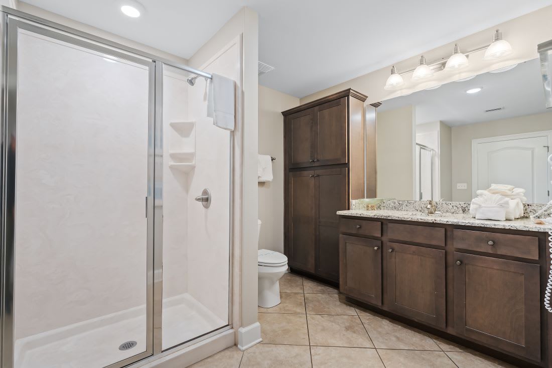 20 Phoenix OB 2004 Bathroom 2