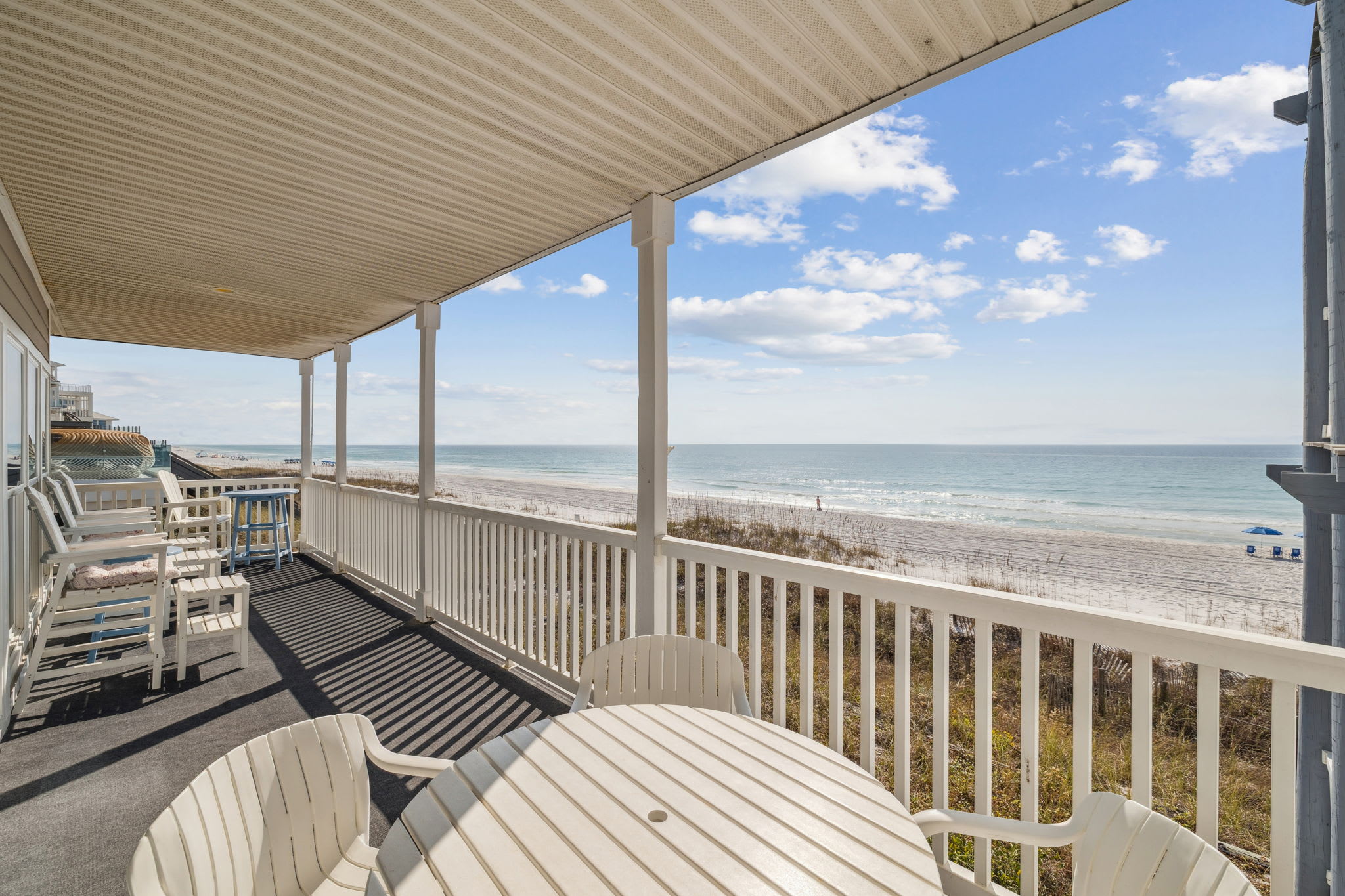 Enjoy Al Fresco Dining for 4 on the Balcony!