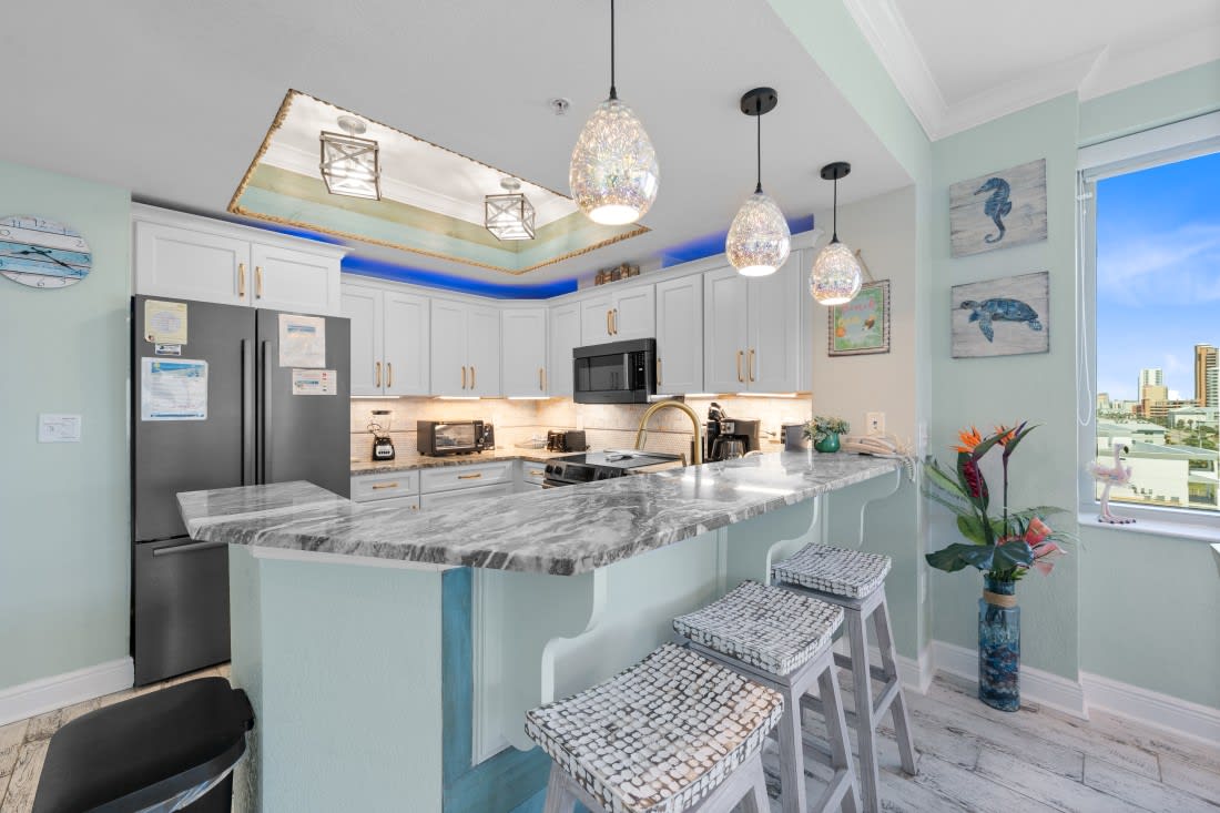 9 Crystal Tower 601 Dining Area