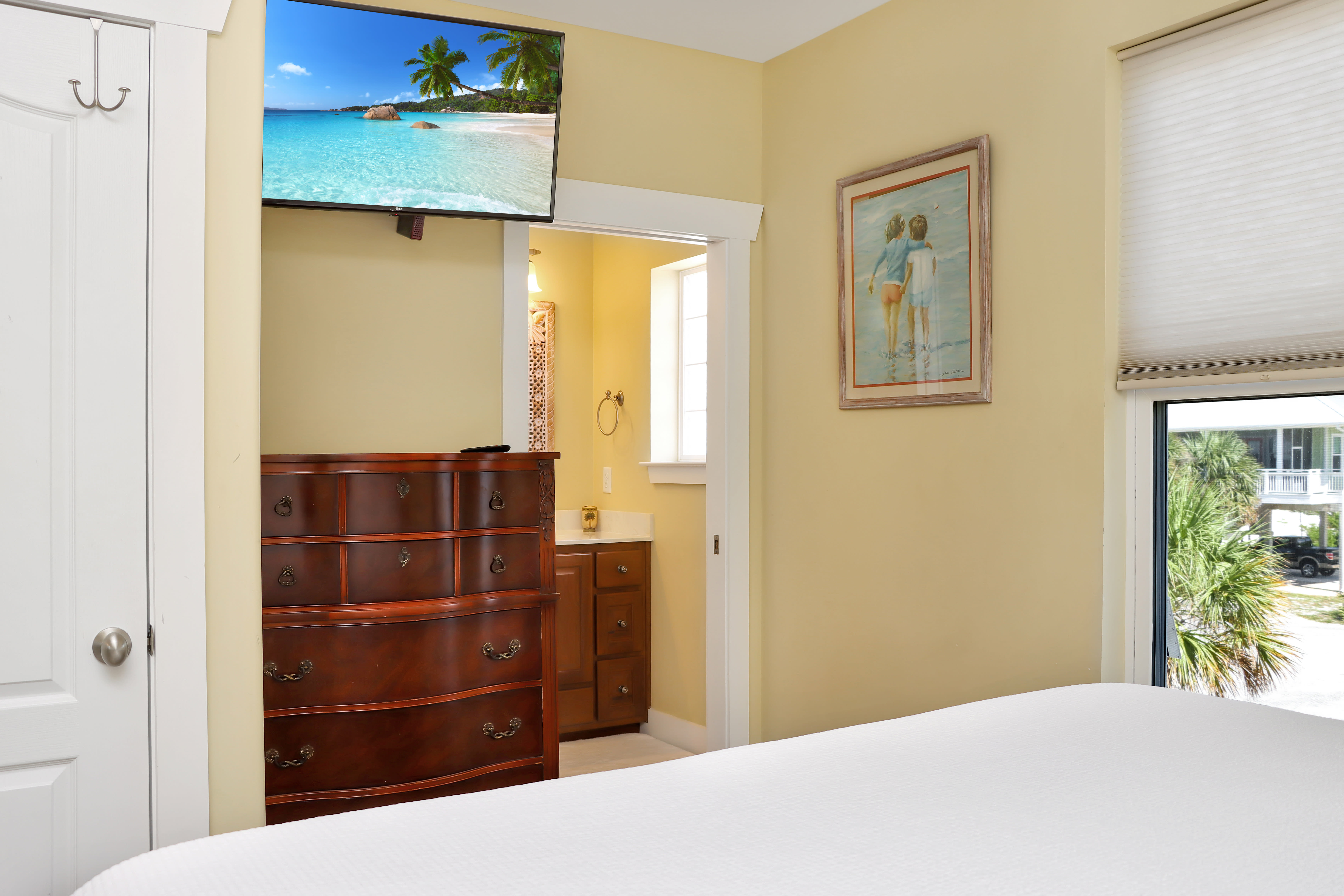 Bedroom 3 with TV and Full Bath