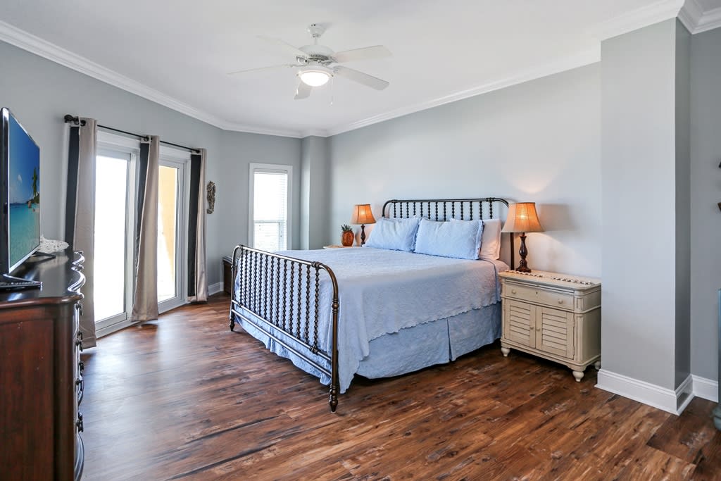 Bedroom 1 - Master Bedroom
