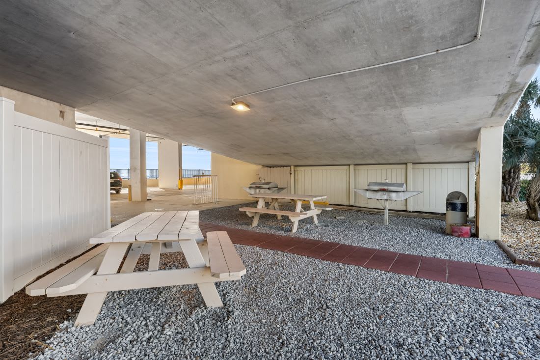 14 CSW BBQ Grill + Picnic Area