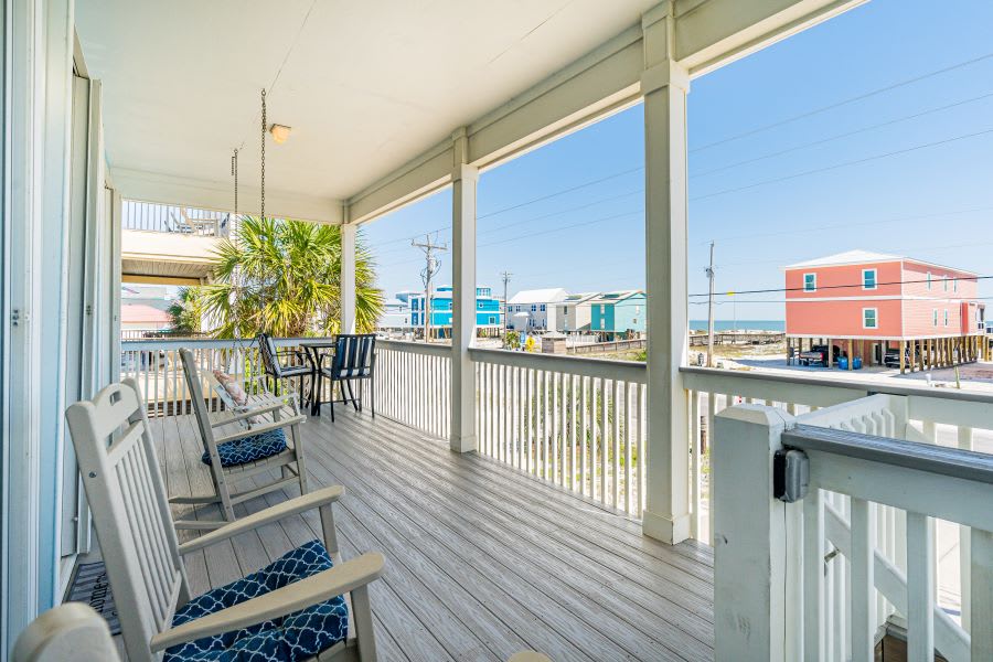 19 LYNDI FRONT PORCH