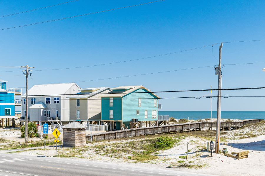 21 LYNDI FRONT PORCH VIEW